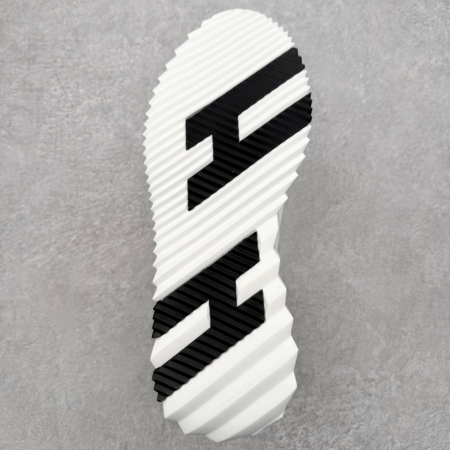 图片[9]-Hermes 爱马仕 Bouncing 老钱风 皮面款 低帮休闲鞋 海淘代购同渠道品质 高端零售 外贸充正专供 原版购入开发 ZP级全套包装 完美楦型 正确卡色 大底 质感媲美原版 细节与原版一致 请注意区分市面通货材 尺码：39 40 41 42 43 44 45-选品中心