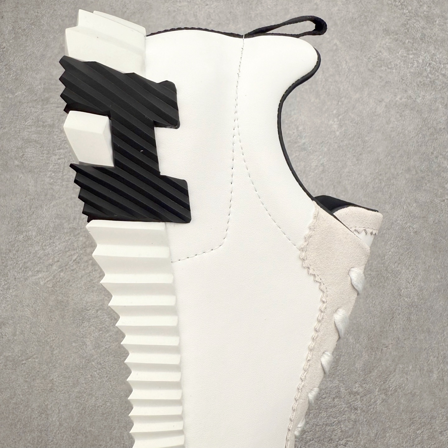 图片[6]-Hermes 爱马仕 Bouncing 老钱风 皮面款 低帮休闲鞋 海淘代购同渠道品质 高端零售 外贸充正专供 原版购入开发 ZP级全套包装 完美楦型 正确卡色 大底 质感媲美原版 细节与原版一致 请注意区分市面通货材 尺码：39 40 41 42 43 44 45-选品中心