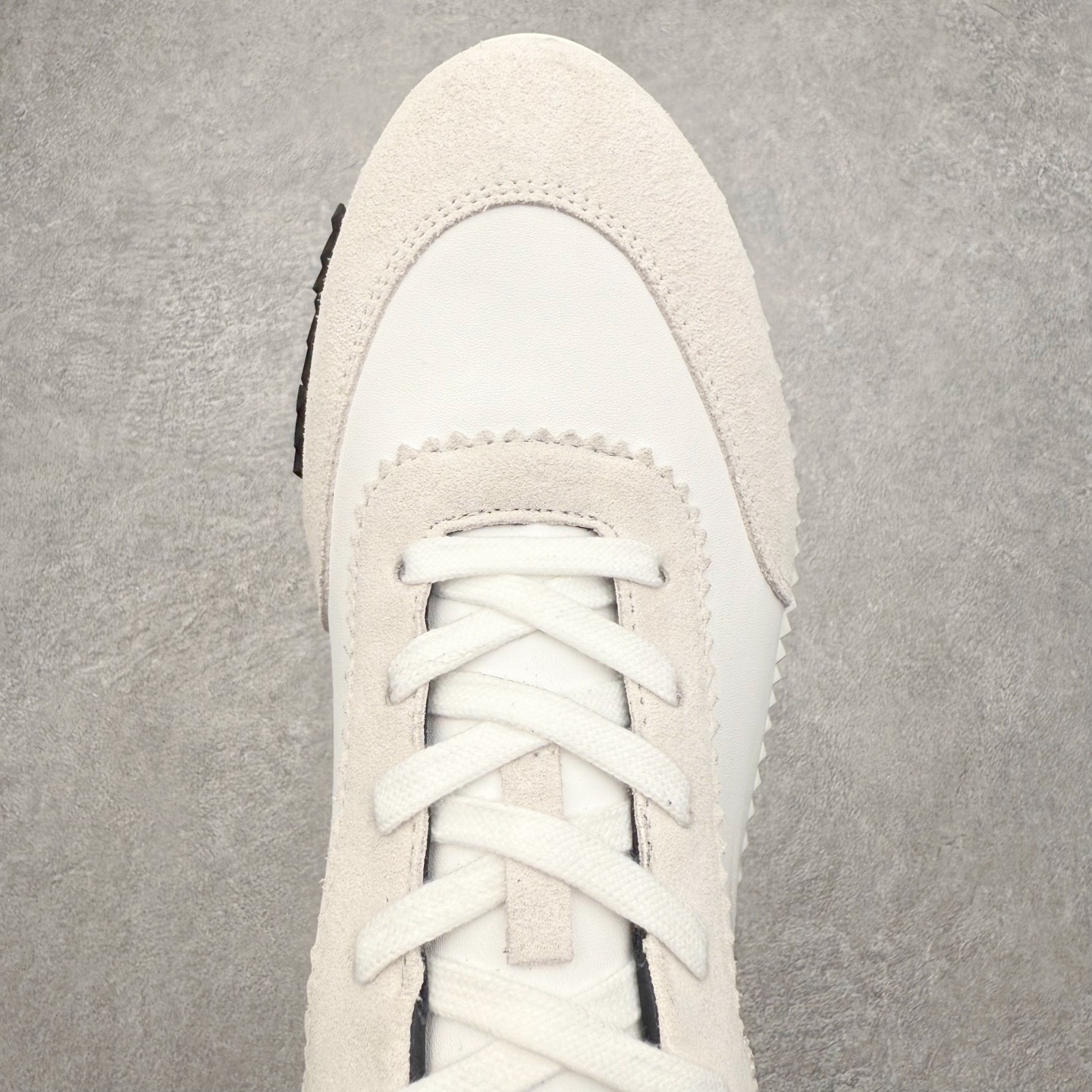 图片[4]-Hermes 爱马仕 Bouncing 老钱风 皮面款 低帮休闲鞋 海淘代购同渠道品质 高端零售 外贸充正专供 原版购入开发 ZP级全套包装 完美楦型 正确卡色 大底 质感媲美原版 细节与原版一致 请注意区分市面通货材 尺码：39 40 41 42 43 44 45-选品中心