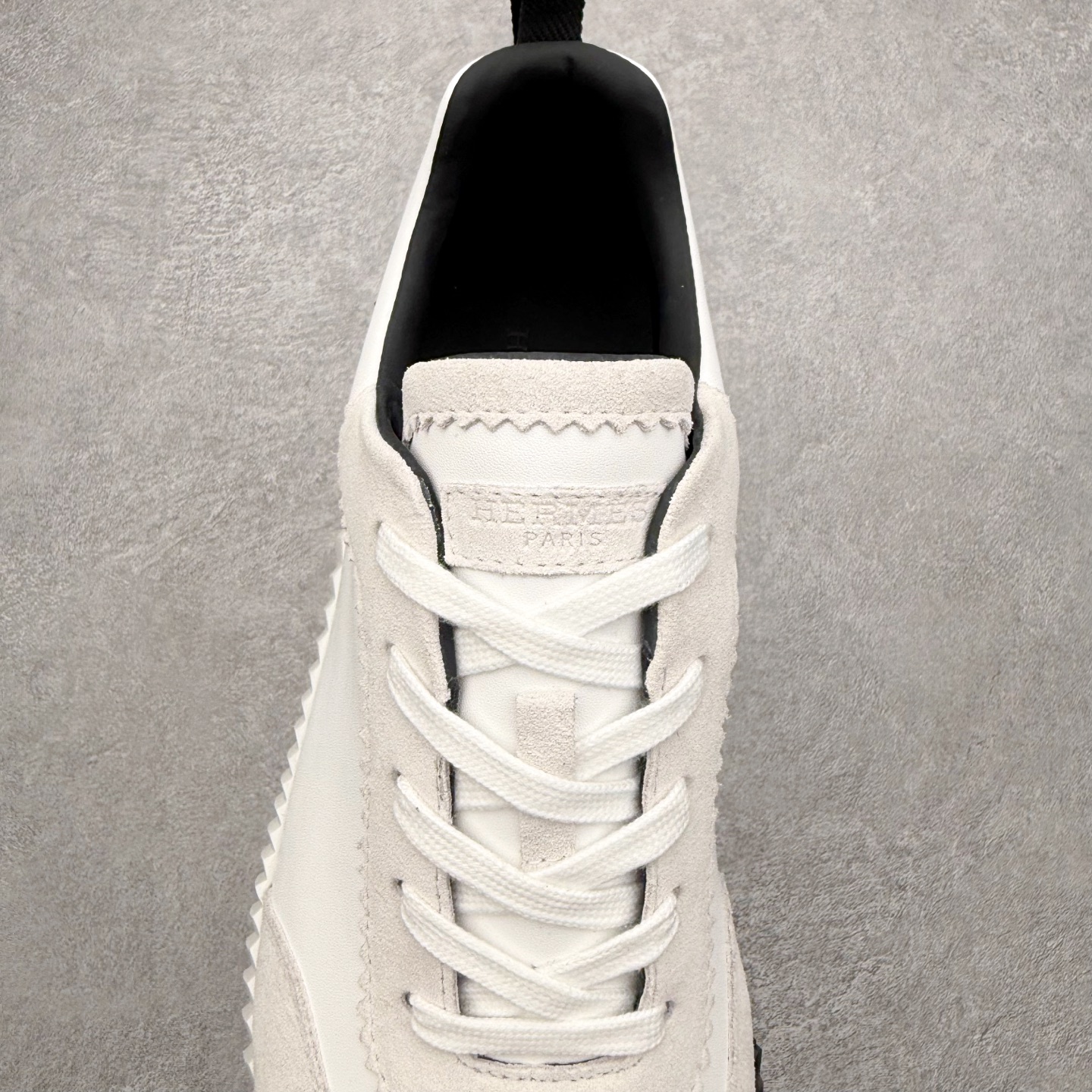 图片[5]-Hermes 爱马仕 Bouncing 老钱风 皮面款 低帮休闲鞋 海淘代购同渠道品质 高端零售 外贸充正专供 原版购入开发 ZP级全套包装 完美楦型 正确卡色 大底 质感媲美原版 细节与原版一致 请注意区分市面通货材 尺码：39 40 41 42 43 44 45-选品中心