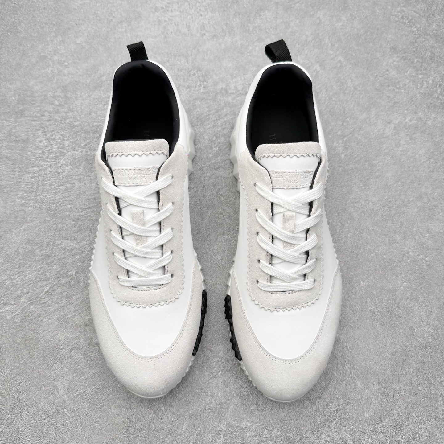 图片[2]-Hermes 爱马仕 Bouncing 老钱风 皮面款 低帮休闲鞋 海淘代购同渠道品质 高端零售 外贸充正专供 原版购入开发 ZP级全套包装 完美楦型 正确卡色 大底 质感媲美原版 细节与原版一致 请注意区分市面通货材 尺码：39 40 41 42 43 44 45-选品中心