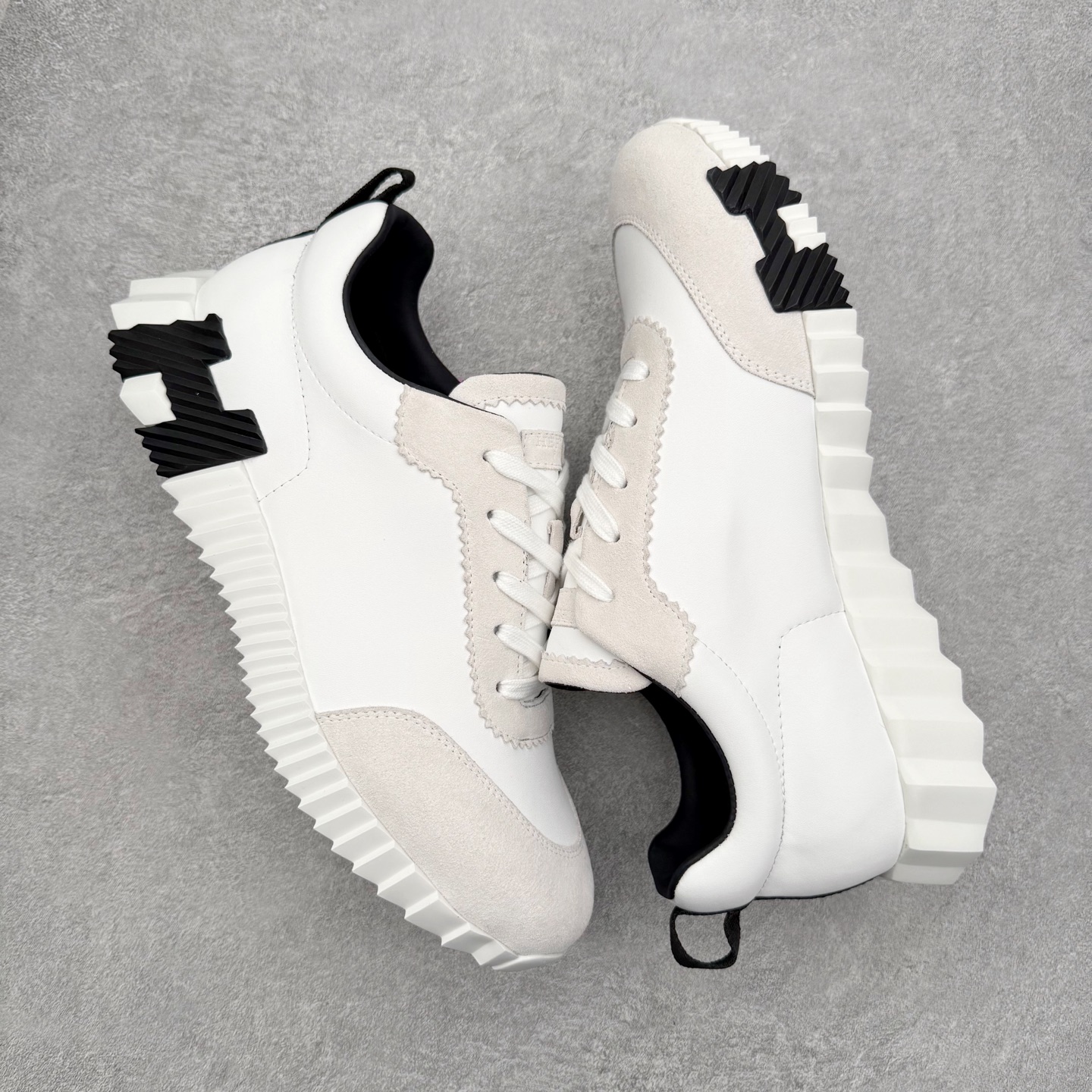 图片[3]-Hermes 爱马仕 Bouncing 老钱风 皮面款 低帮休闲鞋 海淘代购同渠道品质 高端零售 外贸充正专供 原版购入开发 ZP级全套包装 完美楦型 正确卡色 大底 质感媲美原版 细节与原版一致 请注意区分市面通货材 尺码：39 40 41 42 43 44 45-选品中心