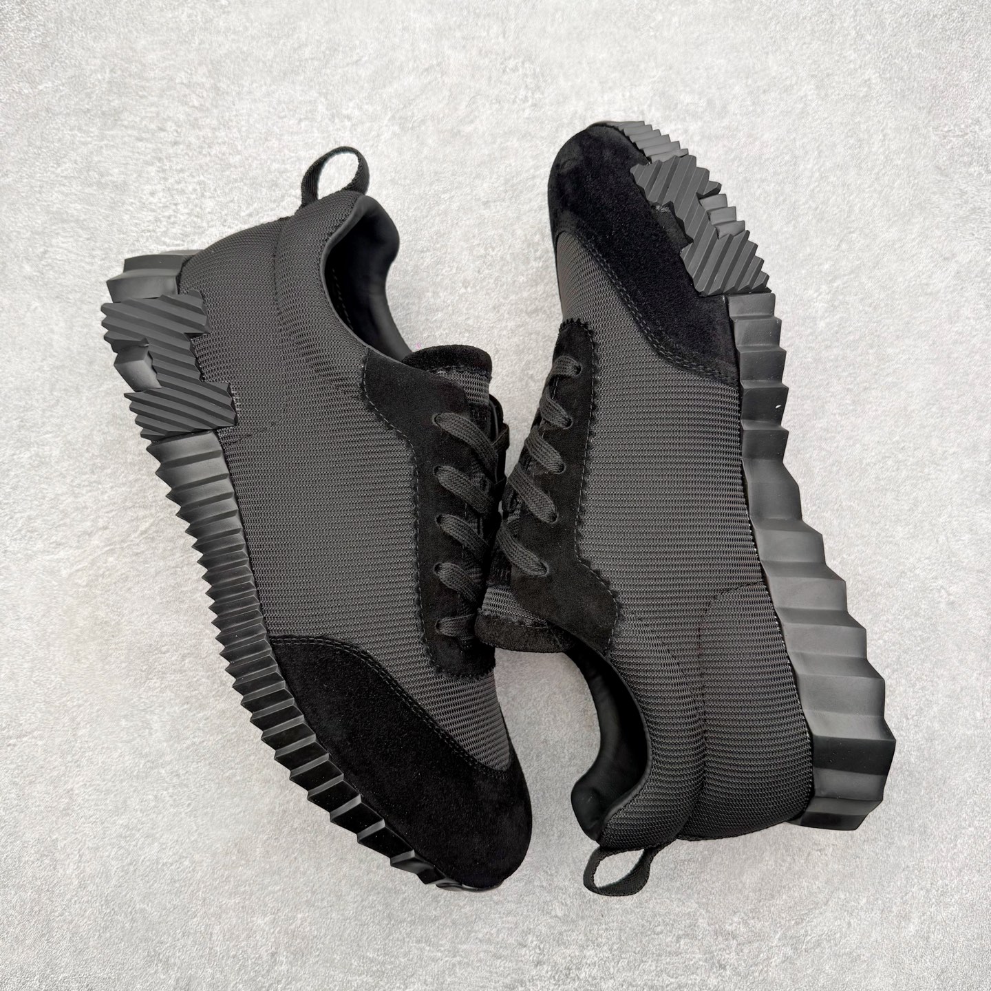 图片[3]-Hermes 爱马仕 Bouncing 老钱风 皮面款 低帮休闲鞋 海淘代购同渠道品质 高端零售 外贸充正专供 原版购入开发 ZP级全套包装 完美楦型 正确卡色 大底 质感媲美原版 细节与原版一致 请注意区分市面通货材 尺码：39 40 41 42 43 44 45-选品中心