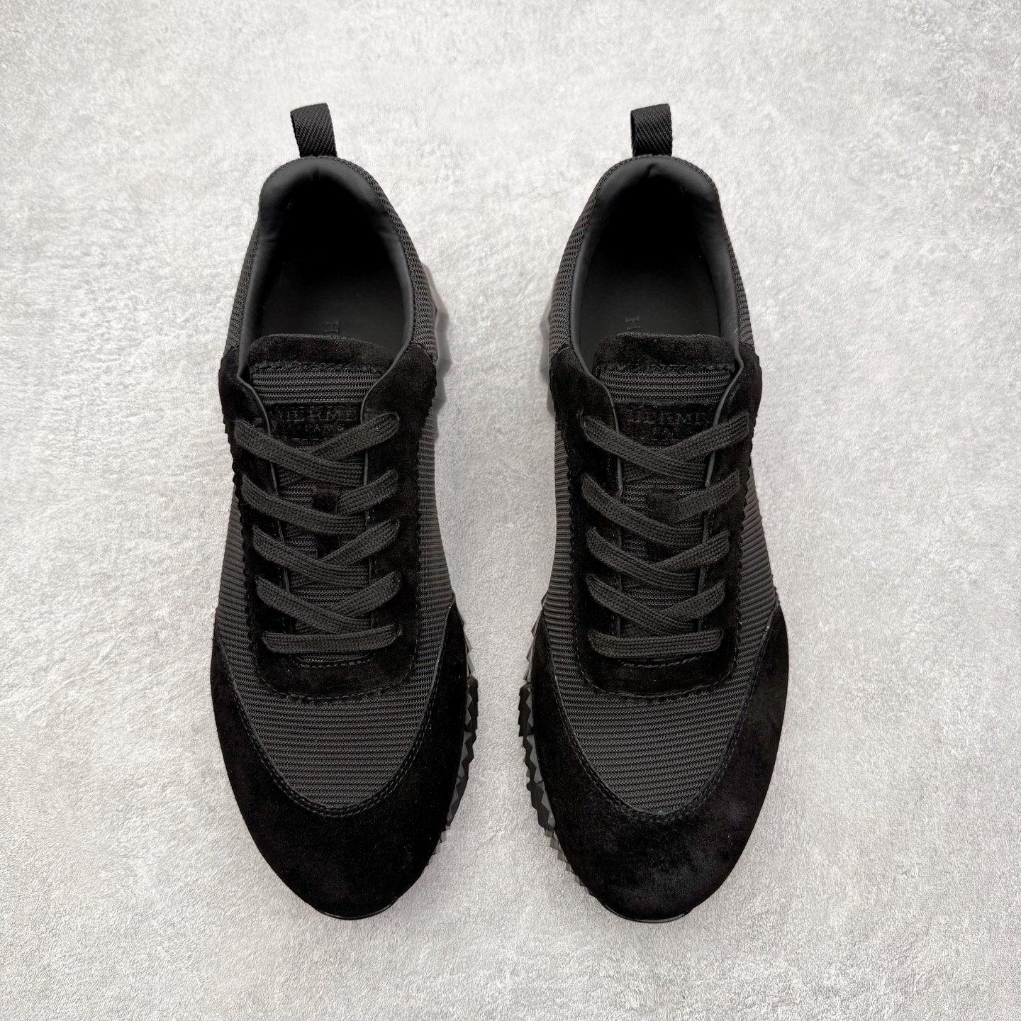 图片[2]-Hermes 爱马仕 Bouncing 老钱风 皮面款 低帮休闲鞋 海淘代购同渠道品质 高端零售 外贸充正专供 原版购入开发 ZP级全套包装 完美楦型 正确卡色 大底 质感媲美原版 细节与原版一致 请注意区分市面通货材 尺码：39 40 41 42 43 44 45-选品中心