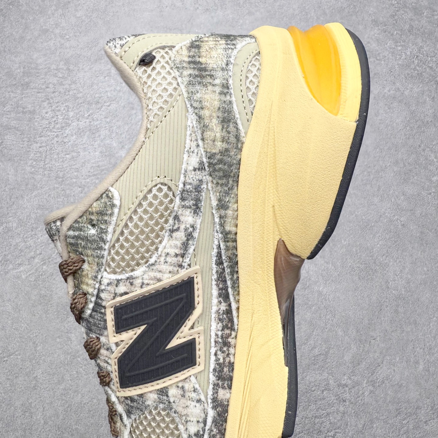 图片[7]-New Balance NB2010系列新百伦经典复古休闲运动板鞋 以ENCAP中底配以升级版 N-ERGY缓震物料 鞋面则采用特色的柔软麂皮搭以NewBalance经典的尼龙网布 低调中还原跑鞋本真 更年轻化的设计理念与材质 让新世代青年得以用全新视角体验经典鞋款的传奇魅力尺码：36 37 37.5 38 38.5 39.5 40 40.5 41.5 42 42.5 43 44 45-选品中心