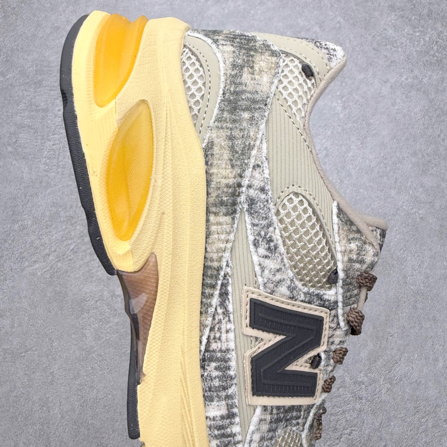 图片[6]-New Balance NB2010系列新百伦经典复古休闲运动板鞋 以ENCAP中底配以升级版 N-ERGY缓震物料 鞋面则采用特色的柔软麂皮搭以NewBalance经典的尼龙网布 低调中还原跑鞋本真 更年轻化的设计理念与材质 让新世代青年得以用全新视角体验经典鞋款的传奇魅力尺码：36 37 37.5 38 38.5 39.5 40 40.5 41.5 42 42.5 43 44 45-选品中心