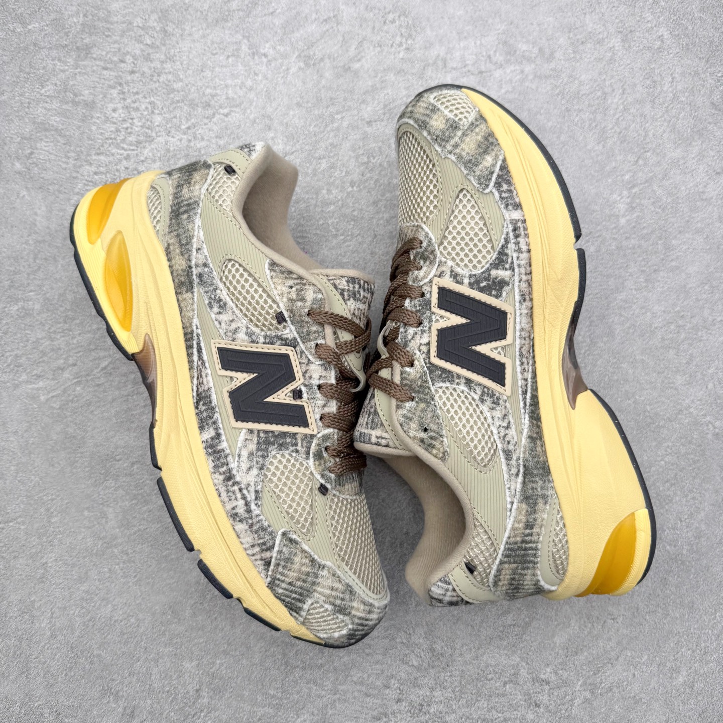 图片[3]-New Balance NB2010系列新百伦经典复古休闲运动板鞋 以ENCAP中底配以升级版 N-ERGY缓震物料 鞋面则采用特色的柔软麂皮搭以NewBalance经典的尼龙网布 低调中还原跑鞋本真 更年轻化的设计理念与材质 让新世代青年得以用全新视角体验经典鞋款的传奇魅力尺码：36 37 37.5 38 38.5 39.5 40 40.5 41.5 42 42.5 43 44 45-选品中心