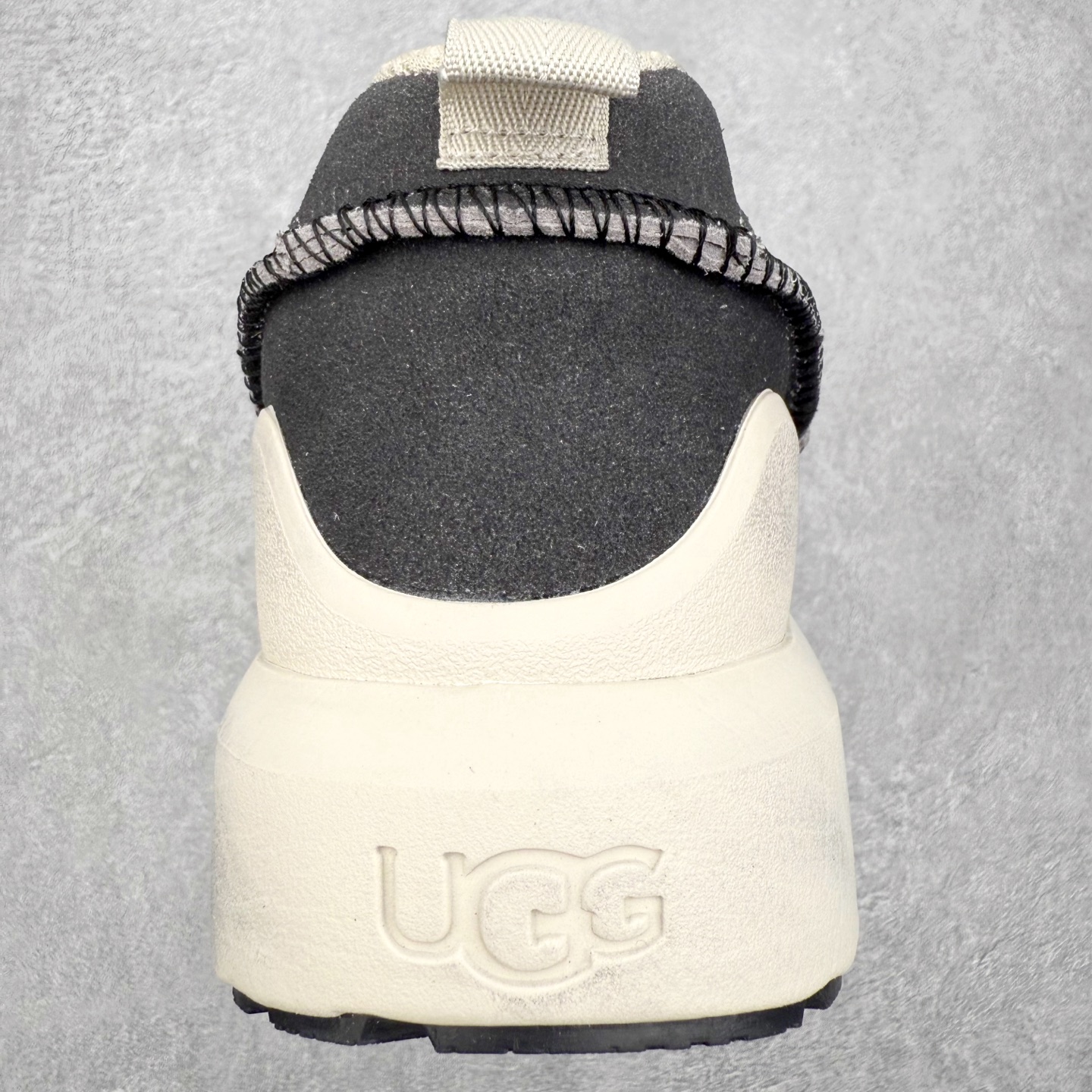 图片[8]-UGG 4994 秋冬羊皮毛一体雪地靴 全鞋采用ZP同厂 隆丰A级澳洲进口羊皮毛一体 品牌代工厂生产线 完全遵循ZP工艺流程 代工厂原厂版师 秉承无原鞋不开发选择 注重每一处细节 市面最正版型 TREADLITE\\\”轻翼\\\”科技外底 轻便/耐用/柔韧/桩型【售后郑重承诺】一个月内若出现重大脱胶/断底等质量问题 直接为您换新！尺码：35 36 37 38 39 40 41 42 43 44 45-选品中心