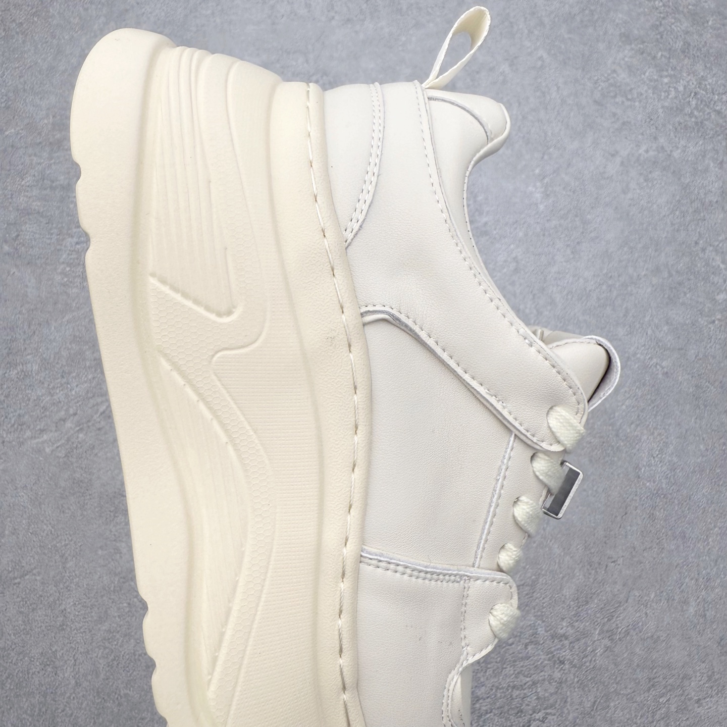 图片[6]-GG-CC赵露思2025新款厚底增高休闲运动老爹鞋系列 广东大厂出品 7CM厚底增高 星河粒子 银白粉色 银角大王 完美细节 25ss春季新款厚底增高 大长腿 时髦look轻松定格 不费力展现率性氛围 高档银盒 酷帅机能风不规则设计大底 拼色造型设计 轻便舒适百搭 GGCC银白配色好温柔 三层组合月牙底 柔软有弹性的月牙底和增加舒适度显腿长的7cm增高 长时间走路和站立都不累脚舒适度和少女感 厚底增高 不管怎么搭都好看~尺码：35 36 37 38 39 40-选品中心