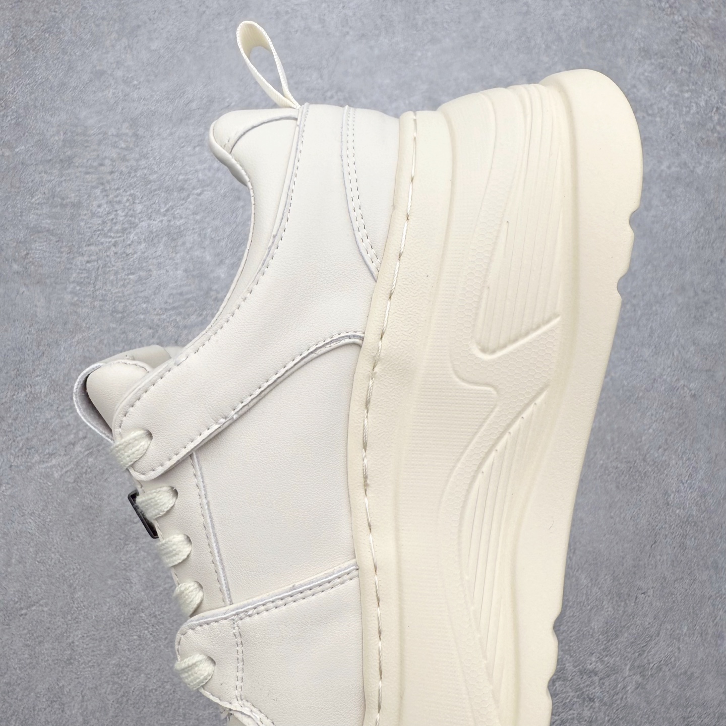 图片[7]-GG-CC赵露思2025新款厚底增高休闲运动老爹鞋系列 广东大厂出品 7CM厚底增高 星河粒子 银白粉色 银角大王 完美细节 25ss春季新款厚底增高 大长腿 时髦look轻松定格 不费力展现率性氛围 高档银盒 酷帅机能风不规则设计大底 拼色造型设计 轻便舒适百搭 GGCC银白配色好温柔 三层组合月牙底 柔软有弹性的月牙底和增加舒适度显腿长的7cm增高 长时间走路和站立都不累脚舒适度和少女感 厚底增高 不管怎么搭都好看~尺码：35 36 37 38 39 40-选品中心