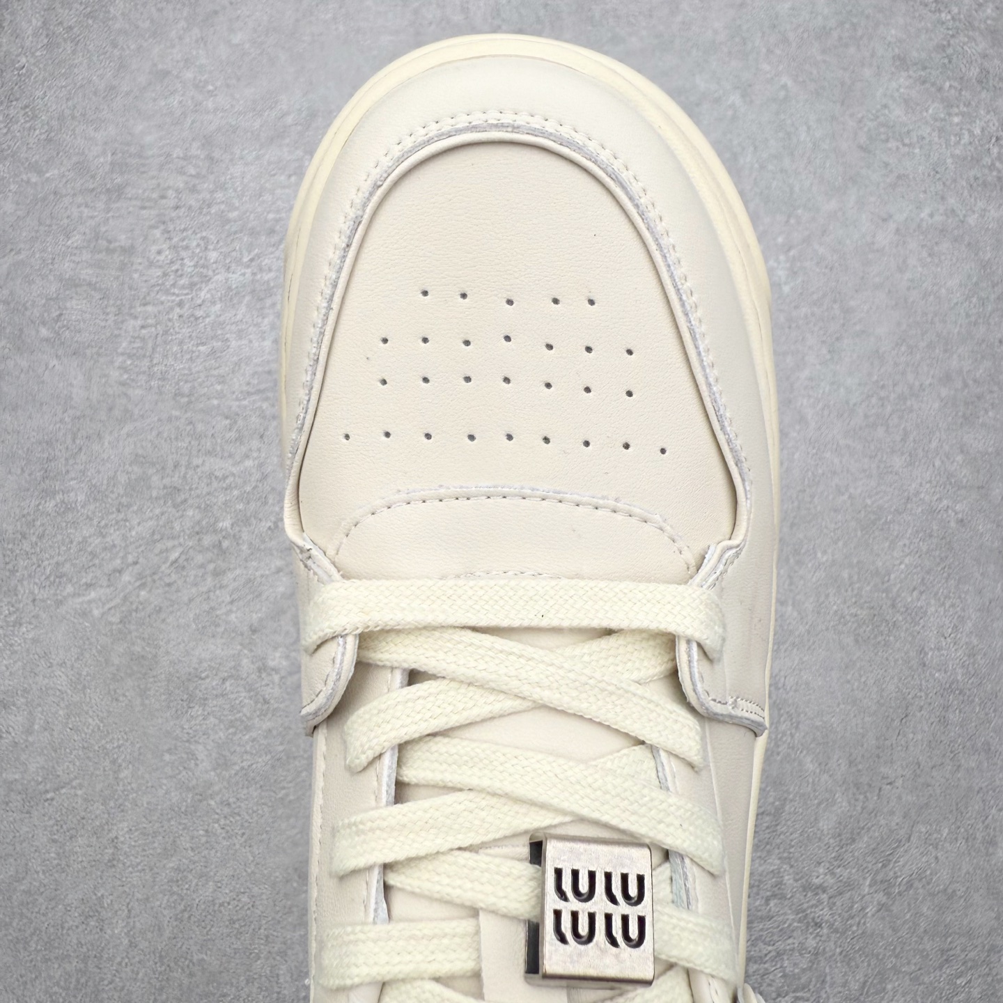 图片[4]-GG-CC赵露思2025新款厚底增高休闲运动老爹鞋系列 广东大厂出品 7CM厚底增高 星河粒子 银白粉色 银角大王 完美细节 25ss春季新款厚底增高 大长腿 时髦look轻松定格 不费力展现率性氛围 高档银盒 酷帅机能风不规则设计大底 拼色造型设计 轻便舒适百搭 GGCC银白配色好温柔 三层组合月牙底 柔软有弹性的月牙底和增加舒适度显腿长的7cm增高 长时间走路和站立都不累脚舒适度和少女感 厚底增高 不管怎么搭都好看~尺码：35 36 37 38 39 40-选品中心