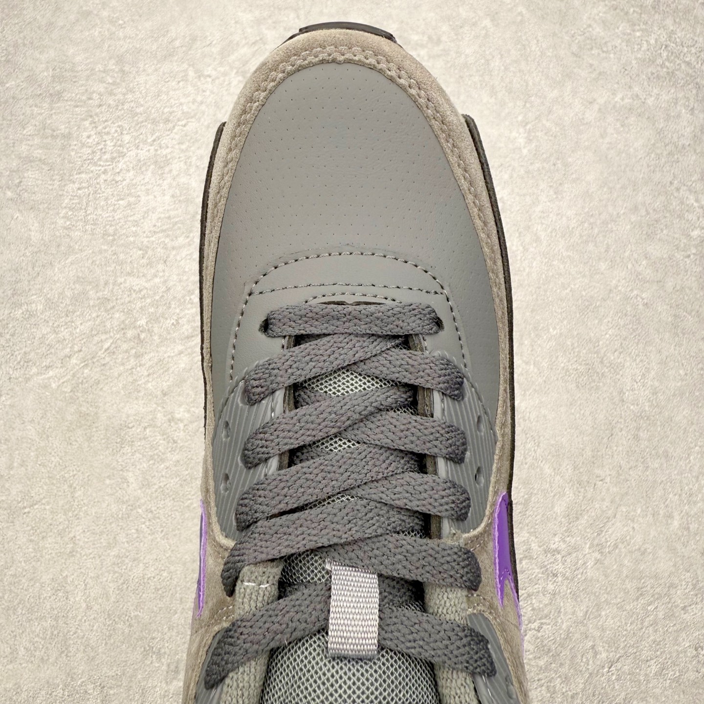 图片[4]-＃MX版 NK Air MAX 90 气垫复古减震跑步鞋 IF0670-004 经典重温 独家陆续补货 外单专供大厂出品 品质稳定 一百余色 终端操作 Air Max 90于1990年推出 来自Air Max系列 在Air Max 1的基础上改进而得 增加了气垫面积 外型上也更为流线 最特別的就是加入了菱纹塑胶嵌板 为Air Max 90增添了许多潮流气息 皮革鞋面 造就出色耐穿性和支撑力 Max Air缓震配置搭配泡棉中底 令Air Max 90轻盈而舒适 华夫格橡胶外底 铸就Air Max 90非凡的抓地力 而Air Max 90不仅是一双跑鞋 它成功跨越了时间的演进 成为了球鞋文化与潮流圈中最熟为人知的鞋款之一 尺码：36 36.5 37.5 38 38.5 39 40 40.5 41 42 42.5 43 44 44.5 45-选品中心