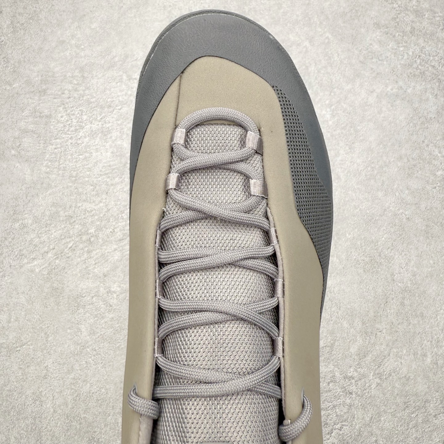 图片[4]-Arcteryx始祖鸟 Konseal 舒适简约百搭 防滑登山徒步鞋 Arcteryx中文名始祖鸟 加拿大户外服饰品牌 1989年创立于加拿大温哥华 始祖鸟来自加拿大海岸山脉 植根高山的专业户外品牌 始终秉承对精湛设计和工艺孜孜以求的准则 从1989年创立至今 Arcteryx始终不断在产品设计与做工上不惜工本 以满足始祖鸟的标准 品质、设计以及精简的理念造就了其良好的性能 并能满足严苛环境下的使用需求 尺码：39 40 41 42 43 44 45-选品中心