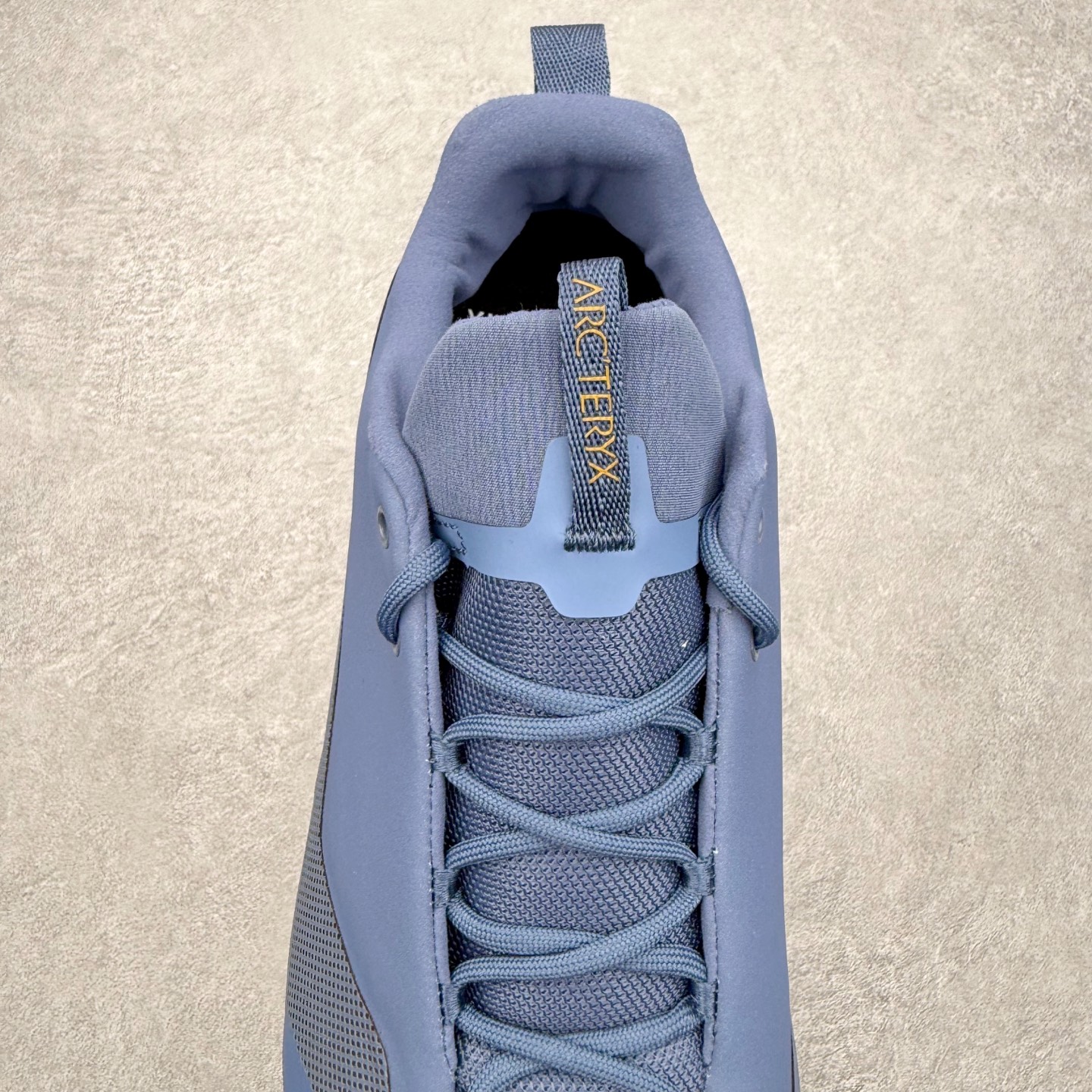 图片[5]-Arcteryx始祖鸟 Konseal 舒适简约百搭 防滑登山徒步鞋 Arcteryx中文名始祖鸟 加拿大户外服饰品牌 1989年创立于加拿大温哥华 始祖鸟来自加拿大海岸山脉 植根高山的专业户外品牌 始终秉承对精湛设计和工艺孜孜以求的准则 从1989年创立至今 Arcteryx始终不断在产品设计与做工上不惜工本 以满足始祖鸟的标准 品质、设计以及精简的理念造就了其良好的性能 并能满足严苛环境下的使用需求 尺码：39 40 41 42 43 44 45-选品中心