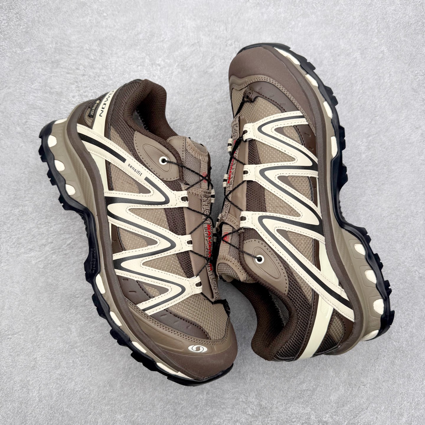 图片[3]-＃C版 Salomon XT-QUEST ADV 萨洛蒙潮流越野机能户外功能鞋 纯原外贸平台特供订单 耗时半年巨作 全套原纸板楦头开发 原厂特供网布配套加持 确保原汁原味 完美呈现版型 原档数据独家私模五层组合大底 男女鞋同步官方开发至46.5 原装Ortholite轻量化鞋垫 中底布带钢印编号 原厂TPU锁扣 进口港宝加持 后跟自然饱满 还原公司包裹性 基于 SALOMON 初代 XT 鞋身造型并搭载 4D ADVANCED CHASSIS™ 大底打造而成 为这款 XT-QUEST 带来了多项足部控制与保护等功能性 如在运动过程中控制左右晃动的过程而提高稳定性、改善长途越野过程中足中到足尖的过渡、提高感知岩石的精确度以抵抗尖锐物体对脚底的伤害以及采用动态缓冲来增强穿着舒适感 从而减轻疲劳感 使 XT-QUEST 成为一双舒适且安全的户外之履 尺码：36 36.5 37.5 38 38.5 39 40 40.5 41 42 42.5 43 44 44.5 45 46 46.5-选品中心
