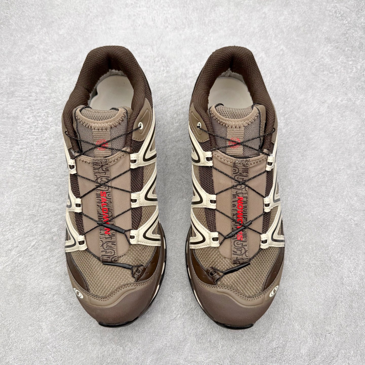 图片[2]-＃C版 Salomon XT-QUEST ADV 萨洛蒙潮流越野机能户外功能鞋 纯原外贸平台特供订单 耗时半年巨作 全套原纸板楦头开发 原厂特供网布配套加持 确保原汁原味 完美呈现版型 原档数据独家私模五层组合大底 男女鞋同步官方开发至46.5 原装Ortholite轻量化鞋垫 中底布带钢印编号 原厂TPU锁扣 进口港宝加持 后跟自然饱满 还原公司包裹性 基于 SALOMON 初代 XT 鞋身造型并搭载 4D ADVANCED CHASSIS™ 大底打造而成 为这款 XT-QUEST 带来了多项足部控制与保护等功能性 如在运动过程中控制左右晃动的过程而提高稳定性、改善长途越野过程中足中到足尖的过渡、提高感知岩石的精确度以抵抗尖锐物体对脚底的伤害以及采用动态缓冲来增强穿着舒适感 从而减轻疲劳感 使 XT-QUEST 成为一双舒适且安全的户外之履 尺码：36 36.5 37.5 38 38.5 39 40 40.5 41 42 42.5 43 44 44.5 45 46 46.5-选品中心