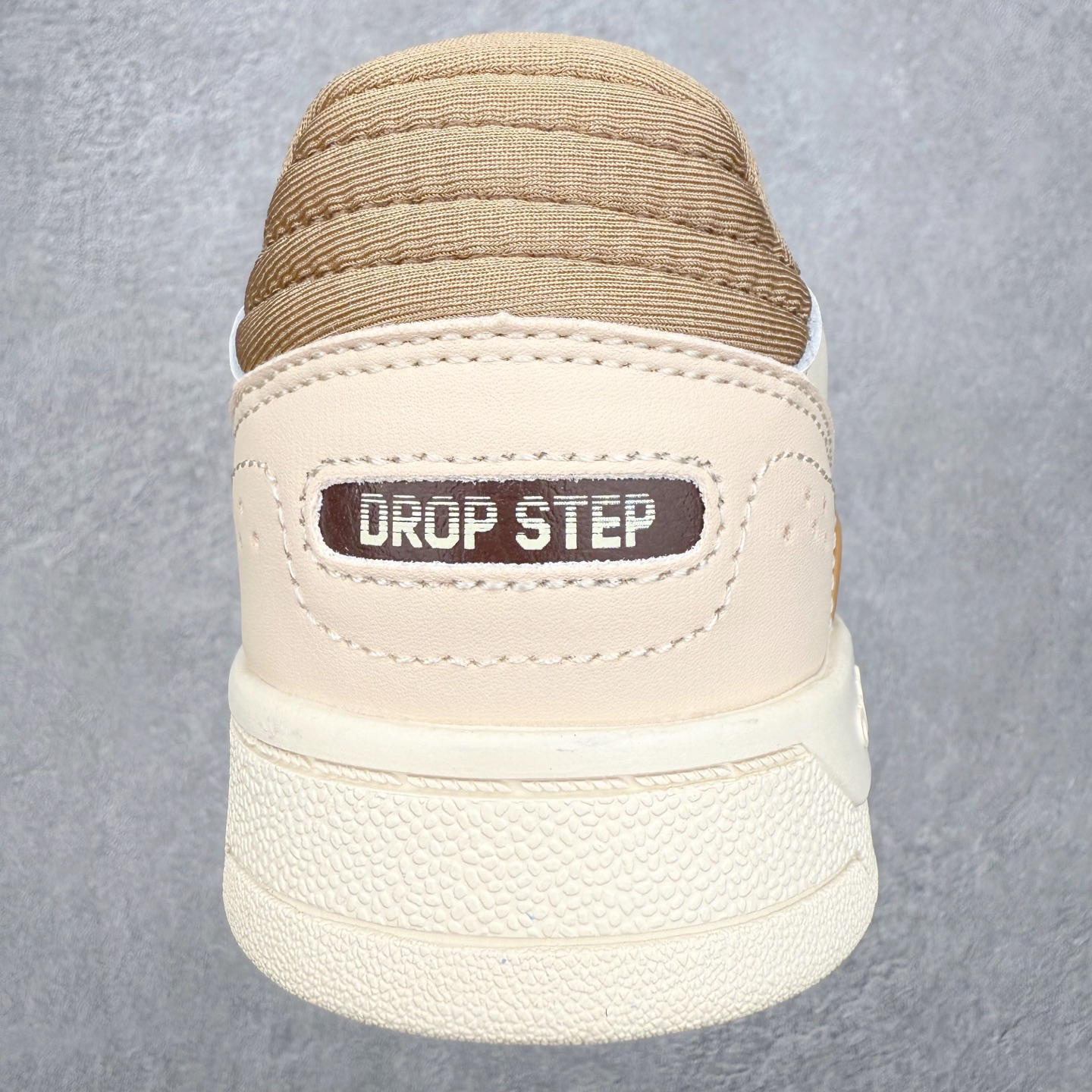 图片[8]-AD Originals 2020 DROP STEP XL三叶草新款 低帮校园休闲运动板鞋 汇聚80和90年代篮球鞋设计含纹理感皮革和绒面革混合鞋面 缀撞色细节 造型复古 搭配加衬及踝鞋领和乙烯乙酸乙烯酯(EVA)插片 脚感舒适 让复古篮球风伴你出 尺码：36 36²/₃ 37¹/₃ 38 38²/₃ 39¹/₃ 40 40²/₃ 41¹/₃ 42 42²/₃ 43¹/₃ 44 44²/₃ 45¹/₃-选品中心