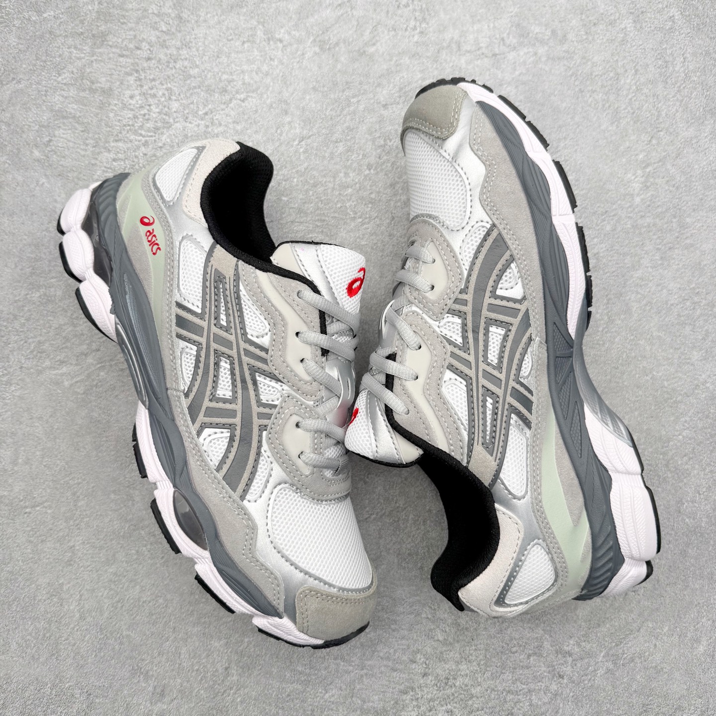 图片[3]-Asics GEL-NYC 亚瑟士防滑耐磨透气低帮运动休闲鞋 GEL-NYC™ 运动鞋的灵感源自传统和现代高性能跑步风格 其鞋面结构参考了 2000 年代初的 GEL-NIMBUS™ 3 鞋 并将其与 MC-PLUS V 设计中的各种装饰融为一体 该工装通过使用 GEL-CUMULUS® 16 鞋的工装系统来对比鞋面的复古风格 通过轻质泡沫和 GEL® 技术嵌入物的结合 这种中底结构有助于创造先进的脚底舒适度 尺码：36 37 37.5 38 39 40.5 41.5 42 42.5 43.5 44 45-选品中心