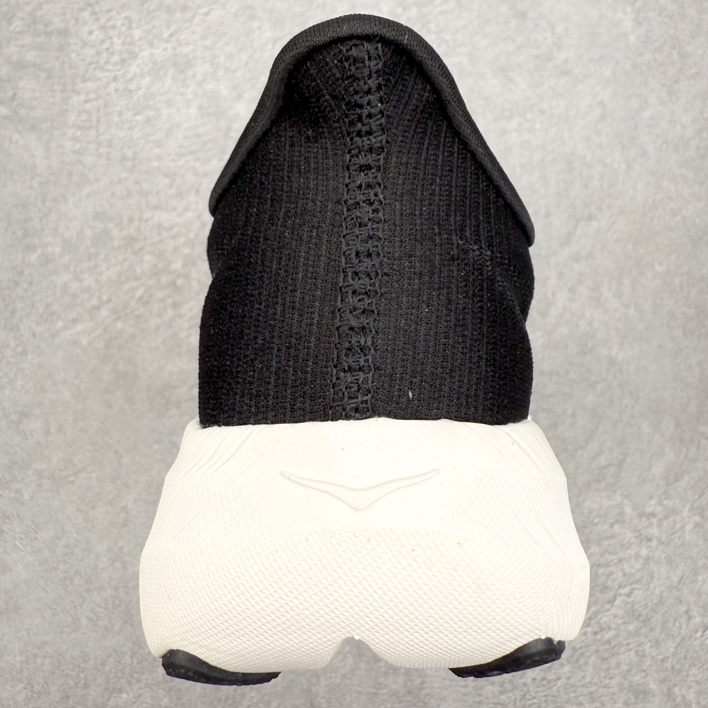 图片[8]-HOKA ONE ONE Rocket X 3 低帮专业越野跑步鞋 实拍首发 相较于前几代Mafate包裹感更好 跟Speedgoat(快速羚羊)系列比起来更加舒适 鞋底防滑性能在下坡的石板台阶和原始路面都有很好的表现 HOKA血统属性厚底设计 在快速下坡时起到缓震保护作用 减少重力给予脚踝、膝部、髋关节等处带来的冲击力 尺码：36 37 37.5 38 38.5 39 40 40.5 41 42 42.5 43 44 44.5 45-选品中心