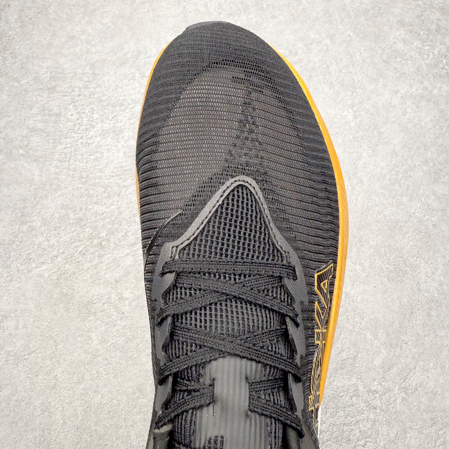 图片[4]-HOKA ONE ONE Rocket X 3 低帮专业越野跑步鞋 实拍首发 相较于前几代Mafate包裹感更好 跟Speedgoat(快速羚羊)系列比起来更加舒适 鞋底防滑性能在下坡的石板台阶和原始路面都有很好的表现 HOKA血统属性厚底设计 在快速下坡时起到缓震保护作用 减少重力给予脚踝、膝部、髋关节等处带来的冲击力 尺码：36 37 37.5 38 38.5 39 40 40.5 41 42 42.5 43 44 44.5 45-选品中心
