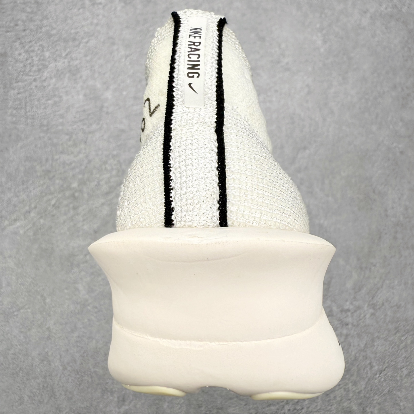 图片[8]-＃福利特价 NK Air Zoom Alphafly NEXT% 3 2024全新马拉松超级跑鞋 有史以来最轻盈、测试次数最多的NK Alphafly 经过精英马拉松运动员的测试验证 并搭载Air Zoom气垫 旨在助力跑者实现突破 取得更佳的成绩 在开发过程中 Alphafly 3帮助耐克运动员凯尔文·基普图姆（Kelvin Kiptum）以2：00：35的成绩刷新了马拉松世界纪录 Alphafly的动力设计没有改变——Air Zoom气垫单元、Flyplate碳纤维板和ZoomX泡绵 但是整体系统的制作方法略有调整 优化和提升了对运动员的帮助 主要更新包括一体式鞋底 提供顺畅稳定的“后跟到脚趾”过渡；更宽的全长Flyplate碳纤维板提供稳定助推力 全新Fast Shot外底保证出色牵引力和抓地力 全新Atomknit 3.0鞋面提供更强的控制力、透气性和中足支撑力 尺码：36 36.5 37.5 38 38.5 39 40 40.5 41 42 42.5 43 44 44.5 45 46-选品中心