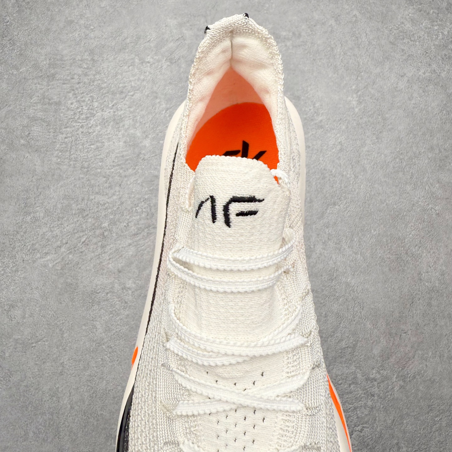 图片[5]-＃福利特价 NK Air Zoom Alphafly NEXT% 3 2024全新马拉松超级跑鞋 有史以来最轻盈、测试次数最多的NK Alphafly 经过精英马拉松运动员的测试验证 并搭载Air Zoom气垫 旨在助力跑者实现突破 取得更佳的成绩 在开发过程中 Alphafly 3帮助耐克运动员凯尔文·基普图姆（Kelvin Kiptum）以2：00：35的成绩刷新了马拉松世界纪录 Alphafly的动力设计没有改变——Air Zoom气垫单元、Flyplate碳纤维板和ZoomX泡绵 但是整体系统的制作方法略有调整 优化和提升了对运动员的帮助 主要更新包括一体式鞋底 提供顺畅稳定的“后跟到脚趾”过渡；更宽的全长Flyplate碳纤维板提供稳定助推力 全新Fast Shot外底保证出色牵引力和抓地力 全新Atomknit 3.0鞋面提供更强的控制力、透气性和中足支撑力 尺码：36 36.5 37.5 38 38.5 39 40 40.5 41 42 42.5 43 44 44.5 45 46-选品中心