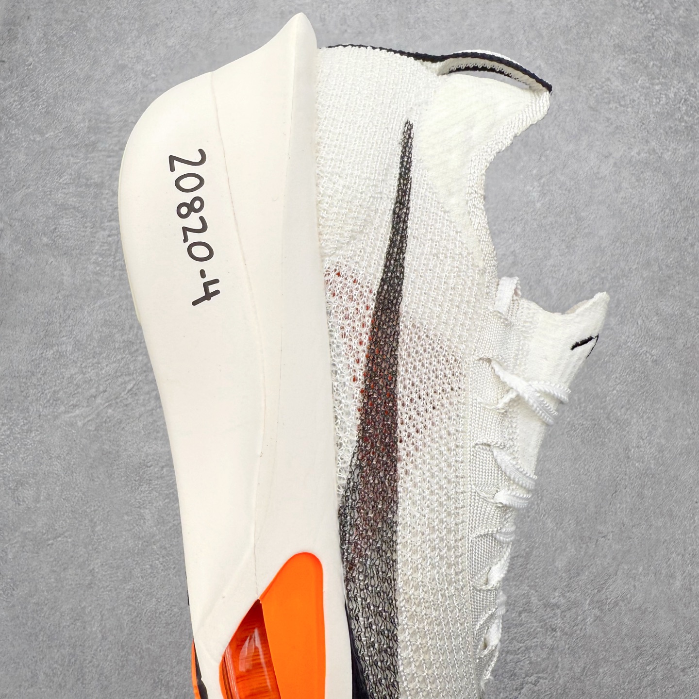 图片[6]-＃福利特价 NK Air Zoom Alphafly NEXT% 3 2024全新马拉松超级跑鞋 有史以来最轻盈、测试次数最多的NK Alphafly 经过精英马拉松运动员的测试验证 并搭载Air Zoom气垫 旨在助力跑者实现突破 取得更佳的成绩 在开发过程中 Alphafly 3帮助耐克运动员凯尔文·基普图姆（Kelvin Kiptum）以2：00：35的成绩刷新了马拉松世界纪录 Alphafly的动力设计没有改变——Air Zoom气垫单元、Flyplate碳纤维板和ZoomX泡绵 但是整体系统的制作方法略有调整 优化和提升了对运动员的帮助 主要更新包括一体式鞋底 提供顺畅稳定的“后跟到脚趾”过渡；更宽的全长Flyplate碳纤维板提供稳定助推力 全新Fast Shot外底保证出色牵引力和抓地力 全新Atomknit 3.0鞋面提供更强的控制力、透气性和中足支撑力 尺码：36 36.5 37.5 38 38.5 39 40 40.5 41 42 42.5 43 44 44.5 45 46-选品中心