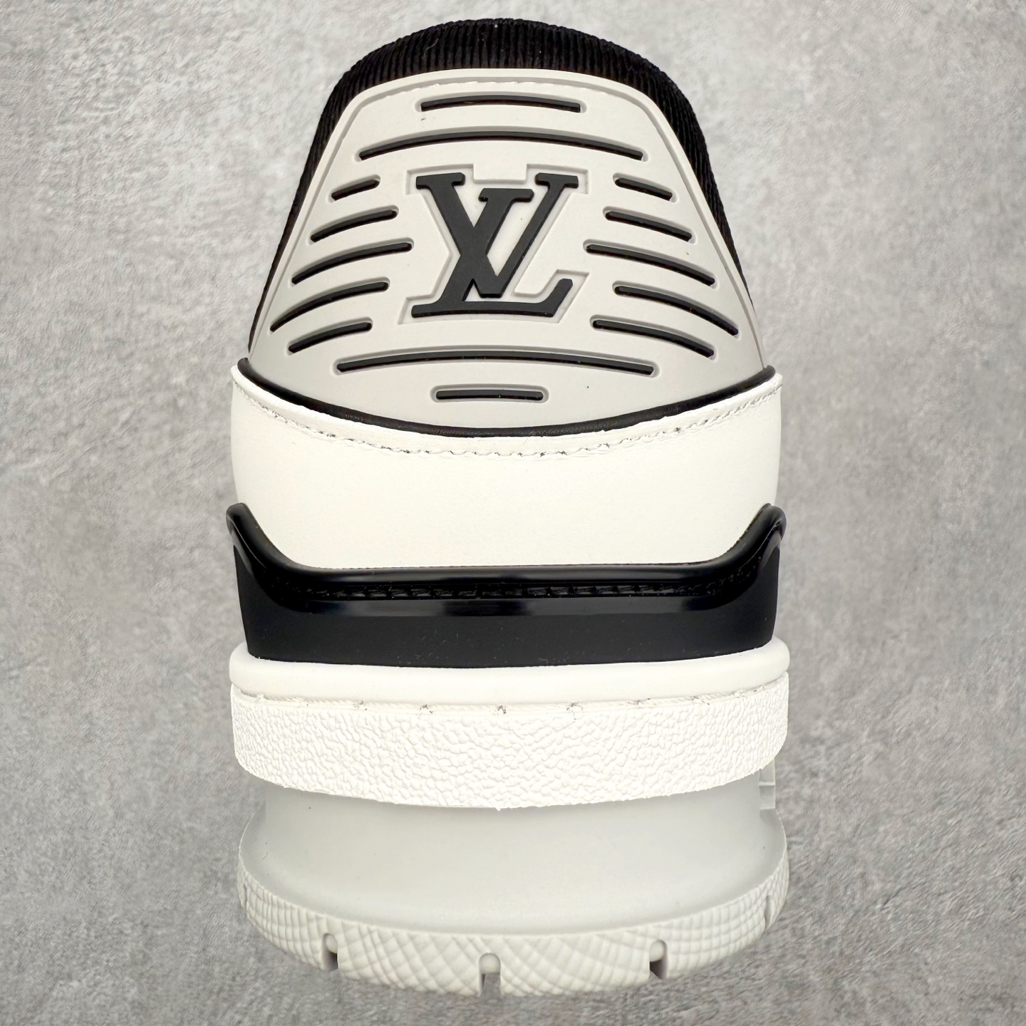 图片[8]-＃FS Louis Vuitton Trainer lv时装走秀运动鞋 完美鞋型超高的清洁度 零毛边线头瑕疵 全套原楦原纸版原鞋开模 全网最具灵魂的版型 正确原装黄色鞋盒 正确中底印花 鞋面印花3D高频深度立体 全鞋电脑针车 紧密相连 针距密度一致 环保乳胶注塑鞋垫 厚度脚感还原原版 皮面裁剪部位 统一油边封口工艺 原装橡胶大底含胶量大底组合零偏差 专柜全套包装 防尘袋 说明书 质保卡 男女鞋 尺码：35 36 37 38 39 40 41 42 43 44 45-选品中心