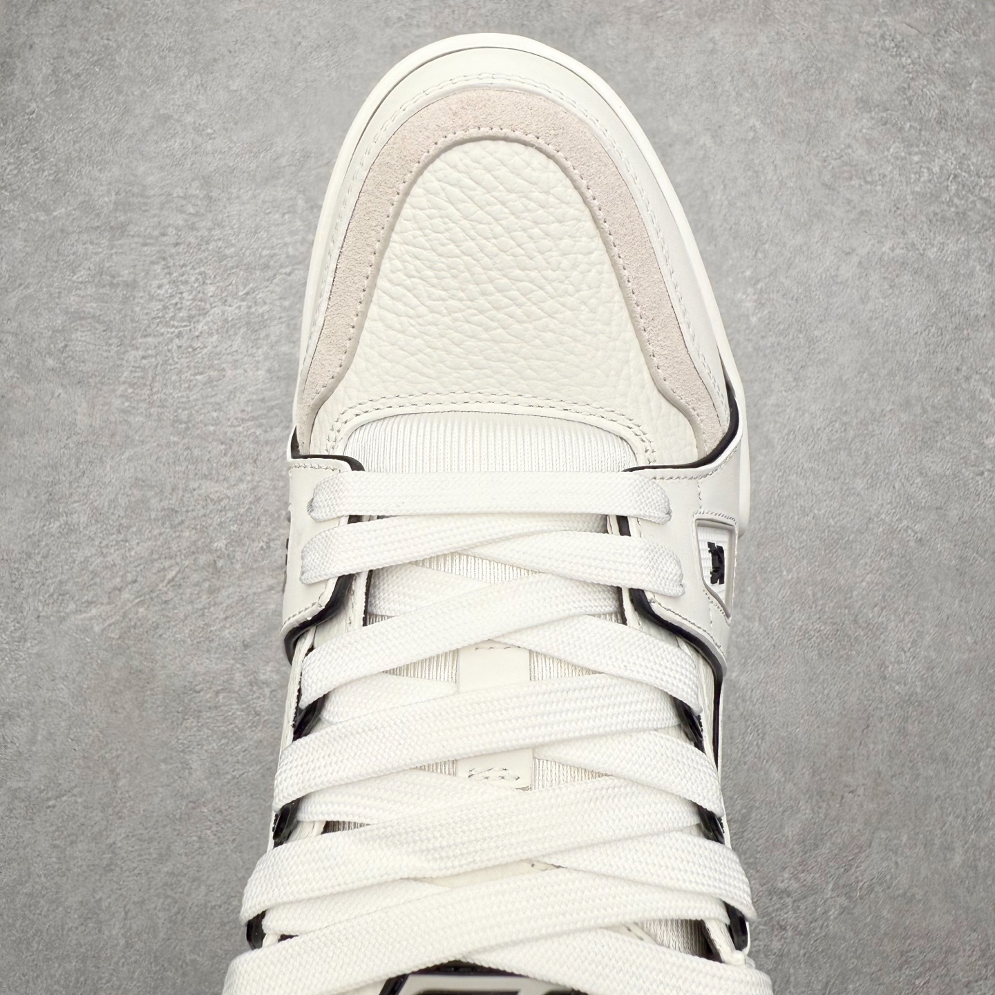 图片[4]-＃FS Louis Vuitton Trainer lv时装走秀运动鞋 完美鞋型超高的清洁度 零毛边线头瑕疵 全套原楦原纸版原鞋开模 全网最具灵魂的版型 正确原装黄色鞋盒 正确中底印花 鞋面印花3D高频深度立体 全鞋电脑针车 紧密相连 针距密度一致 环保乳胶注塑鞋垫 厚度脚感还原原版 皮面裁剪部位 统一油边封口工艺 原装橡胶大底含胶量大底组合零偏差 专柜全套包装 防尘袋 说明书 质保卡 男女鞋 尺码：35 36 37 38 39 40 41 42 43 44 45-选品中心
