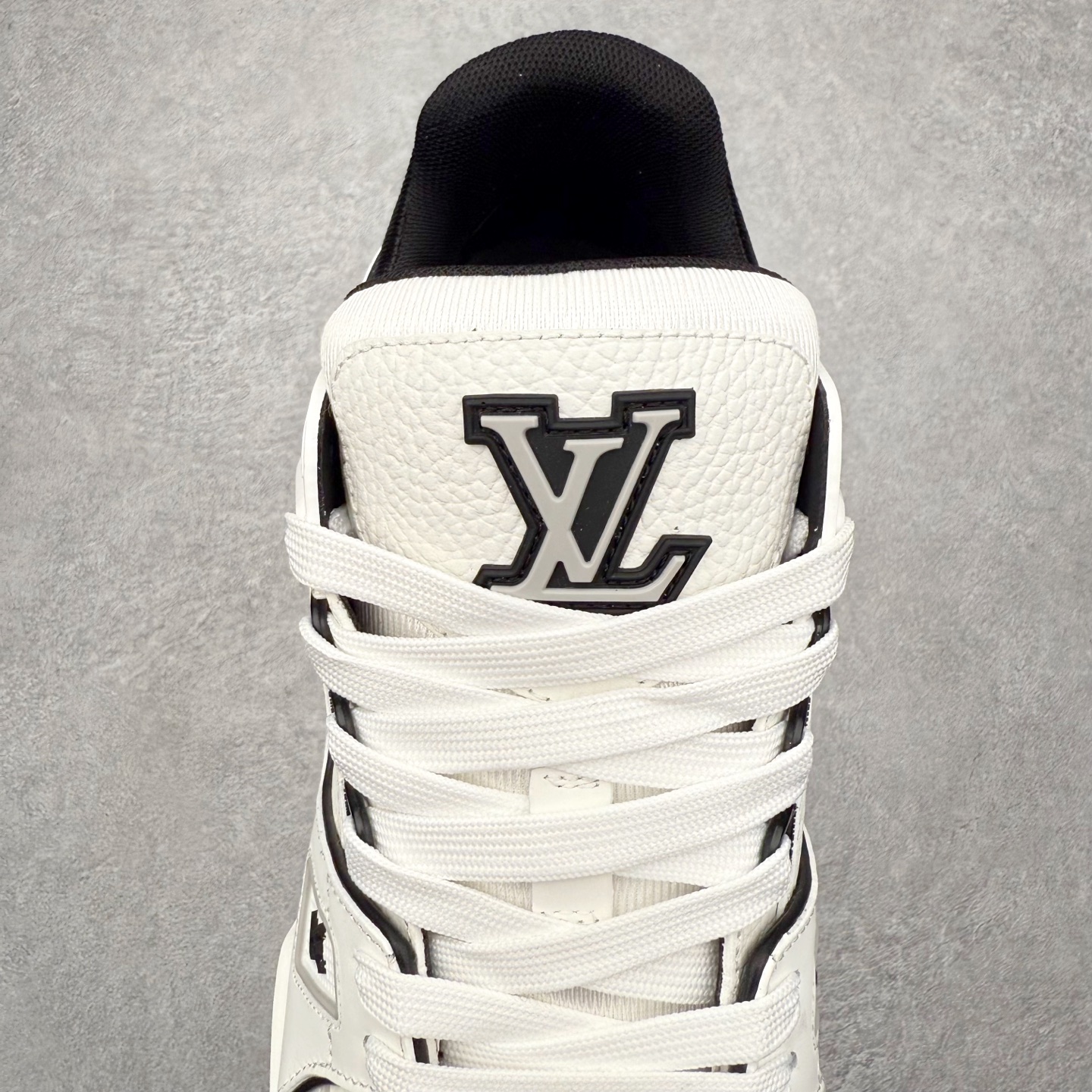 图片[5]-＃FS Louis Vuitton Trainer lv时装走秀运动鞋 完美鞋型超高的清洁度 零毛边线头瑕疵 全套原楦原纸版原鞋开模 全网最具灵魂的版型 正确原装黄色鞋盒 正确中底印花 鞋面印花3D高频深度立体 全鞋电脑针车 紧密相连 针距密度一致 环保乳胶注塑鞋垫 厚度脚感还原原版 皮面裁剪部位 统一油边封口工艺 原装橡胶大底含胶量大底组合零偏差 专柜全套包装 防尘袋 说明书 质保卡 男女鞋 尺码：35 36 37 38 39 40 41 42 43 44 45-选品中心