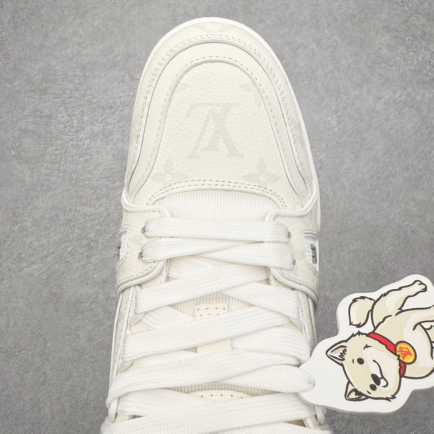 图片[4]-＃FS Louis Vuitton Trainer lv时装走秀运动鞋 完美鞋型超高的清洁度 零毛边线头瑕疵 全套原楦原纸版原鞋开模 全网最具灵魂的版型 正确原装黄色鞋盒 正确中底印花 鞋面印花3D高频深度立体 全鞋电脑针车 紧密相连 针距密度一致 环保乳胶注塑鞋垫 厚度脚感还原原版 皮面裁剪部位 统一油边封口工艺 原装橡胶大底含胶量大底组合零偏差 专柜全套包装 防尘袋 说明书 质保卡 男女鞋 尺码：35 36 37 38 39 40 41 42 43 44 45-选品中心