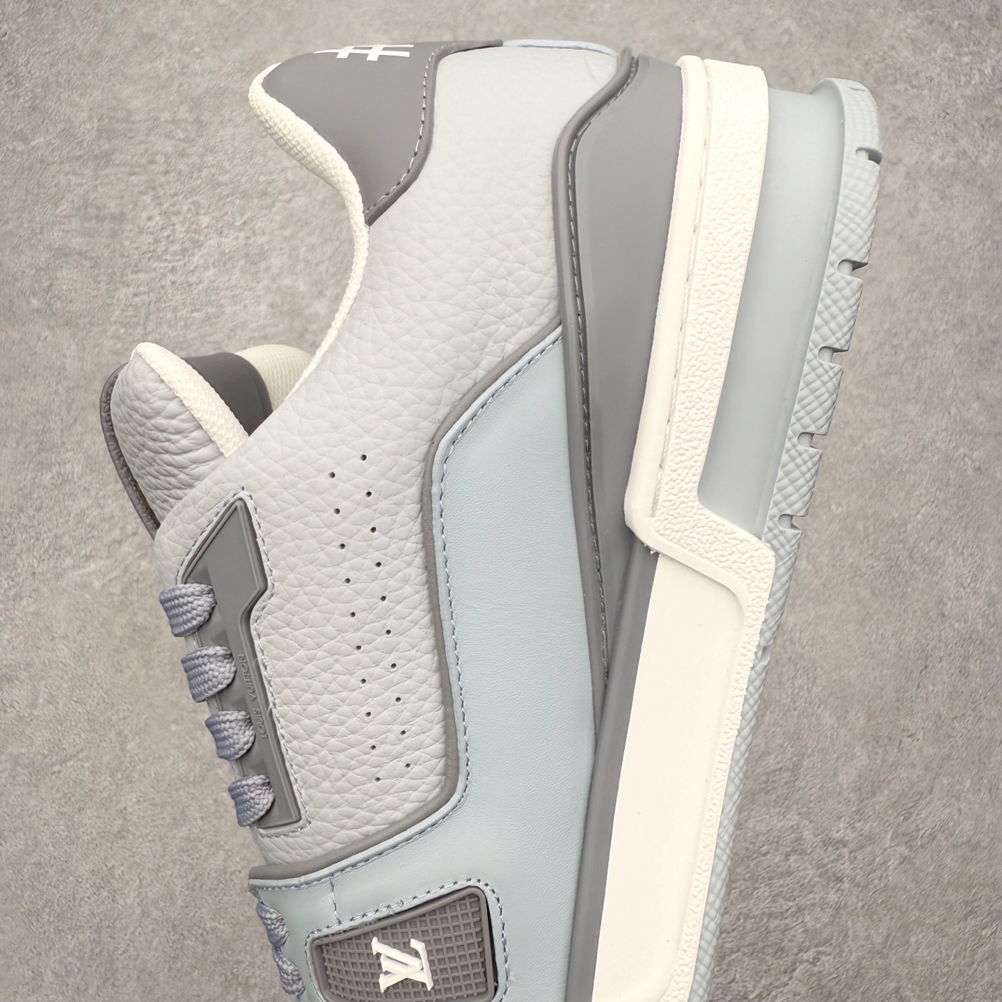 图片[7]-＃FS Louis Vuitton Trainer lv时装走秀运动鞋 完美鞋型超高的清洁度 零毛边线头瑕疵 全套原楦原纸版原鞋开模 全网最具灵魂的版型 正确原装黄色鞋盒 正确中底印花 鞋面印花3D高频深度立体 全鞋电脑针车 紧密相连 针距密度一致 环保乳胶注塑鞋垫 厚度脚感还原原版 皮面裁剪部位 统一油边封口工艺 原装橡胶大底含胶量大底组合零偏差 专柜全套包装 防尘袋 说明书 质保卡 男女鞋 尺码：35 36 37 38 39 40 41 42 43 44 45-选品中心