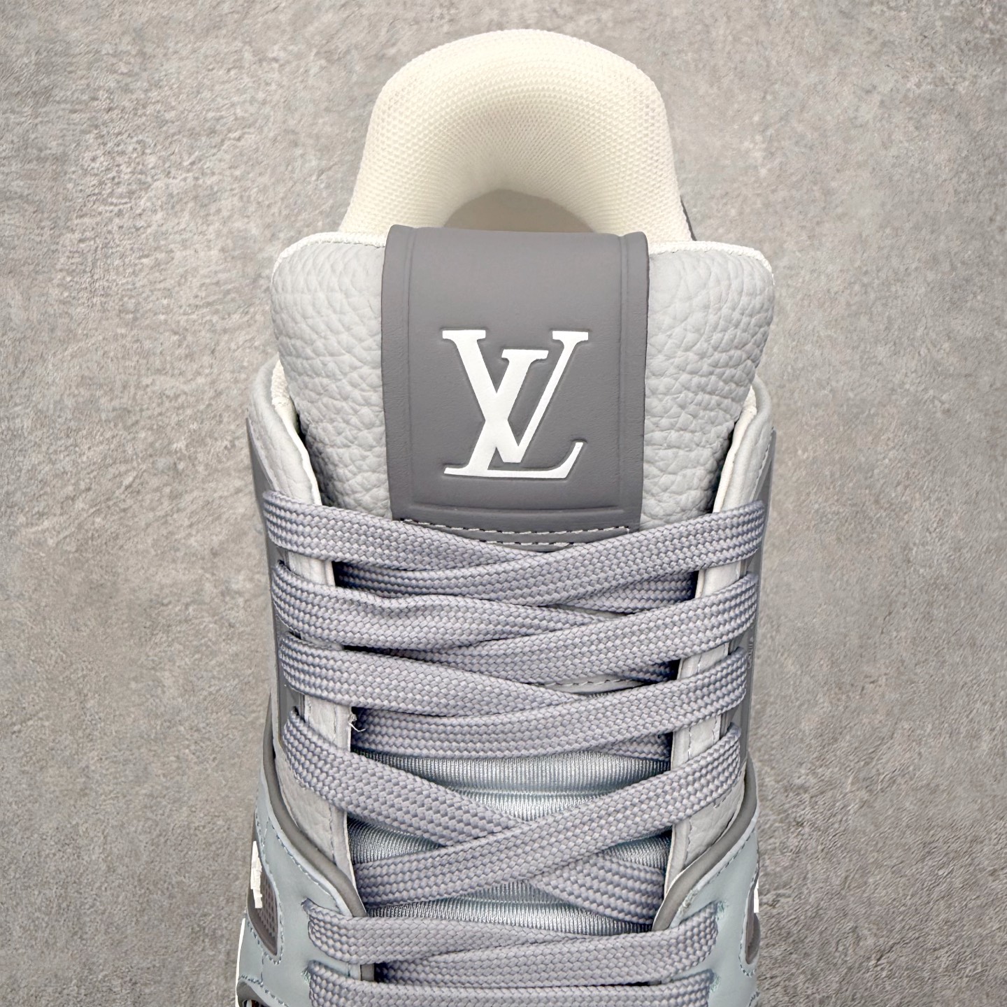 图片[5]-＃FS Louis Vuitton Trainer lv时装走秀运动鞋 完美鞋型超高的清洁度 零毛边线头瑕疵 全套原楦原纸版原鞋开模 全网最具灵魂的版型 正确原装黄色鞋盒 正确中底印花 鞋面印花3D高频深度立体 全鞋电脑针车 紧密相连 针距密度一致 环保乳胶注塑鞋垫 厚度脚感还原原版 皮面裁剪部位 统一油边封口工艺 原装橡胶大底含胶量大底组合零偏差 专柜全套包装 防尘袋 说明书 质保卡 男女鞋 尺码：35 36 37 38 39 40 41 42 43 44 45-选品中心