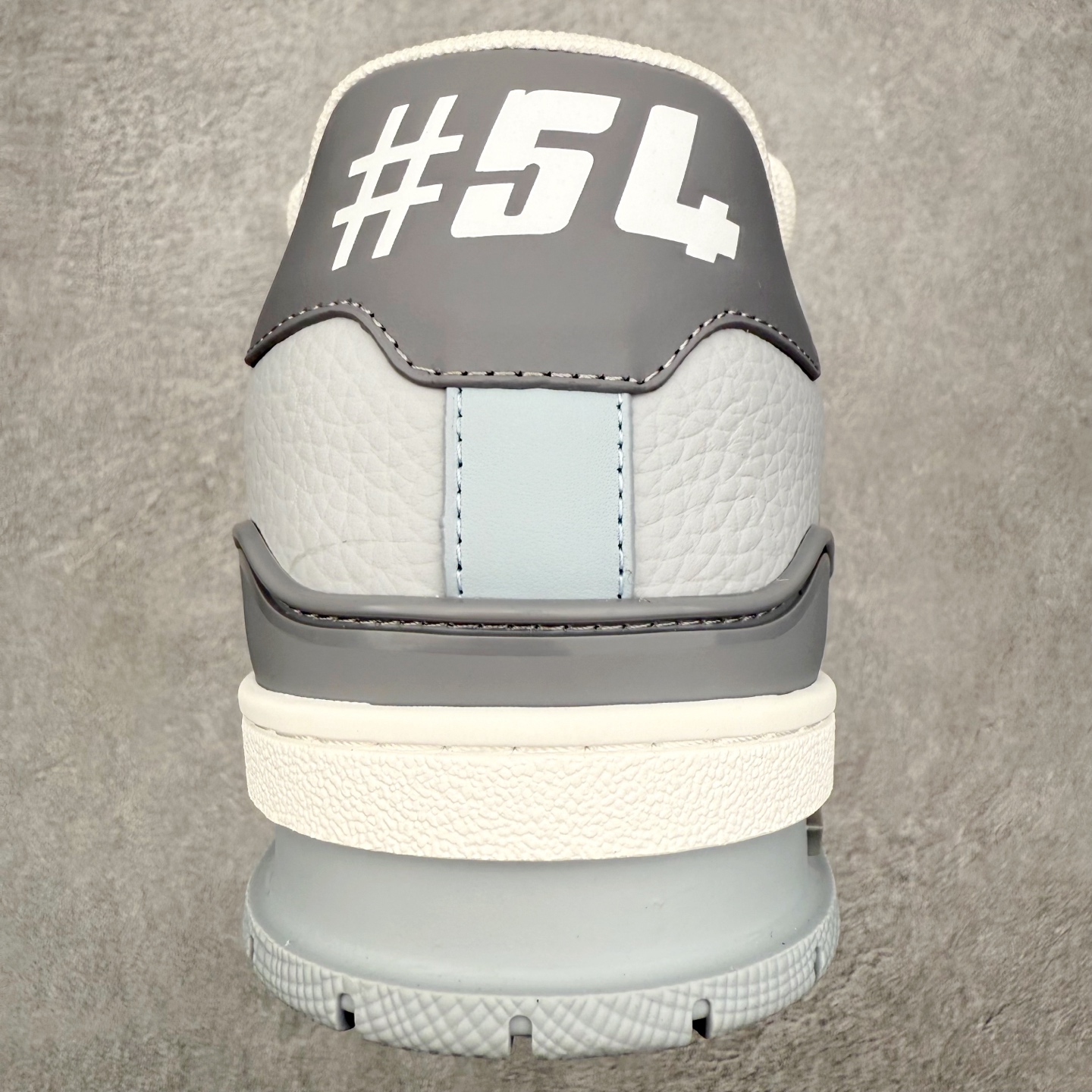 图片[8]-＃FS Louis Vuitton Trainer lv时装走秀运动鞋 完美鞋型超高的清洁度 零毛边线头瑕疵 全套原楦原纸版原鞋开模 全网最具灵魂的版型 正确原装黄色鞋盒 正确中底印花 鞋面印花3D高频深度立体 全鞋电脑针车 紧密相连 针距密度一致 环保乳胶注塑鞋垫 厚度脚感还原原版 皮面裁剪部位 统一油边封口工艺 原装橡胶大底含胶量大底组合零偏差 专柜全套包装 防尘袋 说明书 质保卡 男女鞋 尺码：35 36 37 38 39 40 41 42 43 44 45-选品中心