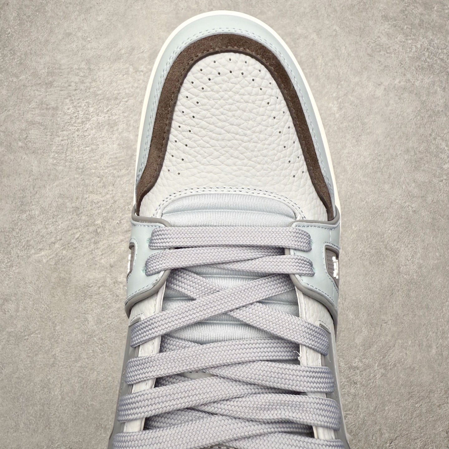 图片[4]-＃FS Louis Vuitton Trainer lv时装走秀运动鞋 完美鞋型超高的清洁度 零毛边线头瑕疵 全套原楦原纸版原鞋开模 全网最具灵魂的版型 正确原装黄色鞋盒 正确中底印花 鞋面印花3D高频深度立体 全鞋电脑针车 紧密相连 针距密度一致 环保乳胶注塑鞋垫 厚度脚感还原原版 皮面裁剪部位 统一油边封口工艺 原装橡胶大底含胶量大底组合零偏差 专柜全套包装 防尘袋 说明书 质保卡 男女鞋 尺码：35 36 37 38 39 40 41 42 43 44 45-选品中心