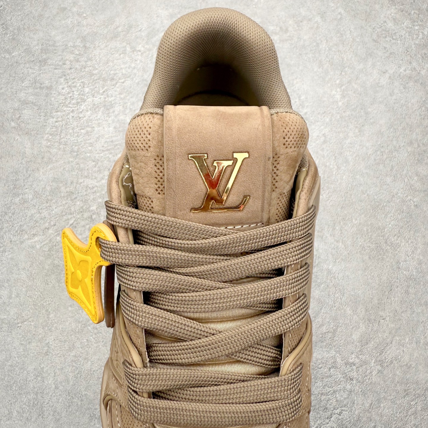 图片[5]-＃FS Louis Vuitton Trainer lv时装走秀运动鞋 完美鞋型超高的清洁度 零毛边线头瑕疵 全套原楦原纸版原鞋开模 全网最具灵魂的版型 正确原装黄色鞋盒 正确中底印花 鞋面印花3D高频深度立体 全鞋电脑针车 紧密相连 针距密度一致 环保乳胶注塑鞋垫 厚度脚感还原原版 皮面裁剪部位 统一油边封口工艺 原装橡胶大底含胶量大底组合零偏差 专柜全套包装 防尘袋 说明书 质保卡 男女鞋 尺码：35 36 37 38 39 40 41 42 43 44 45-选品中心