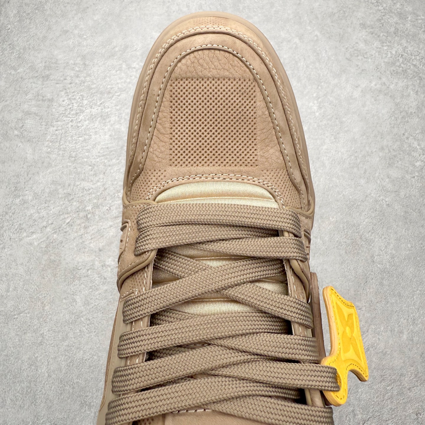 图片[4]-＃FS Louis Vuitton Trainer lv时装走秀运动鞋 完美鞋型超高的清洁度 零毛边线头瑕疵 全套原楦原纸版原鞋开模 全网最具灵魂的版型 正确原装黄色鞋盒 正确中底印花 鞋面印花3D高频深度立体 全鞋电脑针车 紧密相连 针距密度一致 环保乳胶注塑鞋垫 厚度脚感还原原版 皮面裁剪部位 统一油边封口工艺 原装橡胶大底含胶量大底组合零偏差 专柜全套包装 防尘袋 说明书 质保卡 男女鞋 尺码：35 36 37 38 39 40 41 42 43 44 45-选品中心
