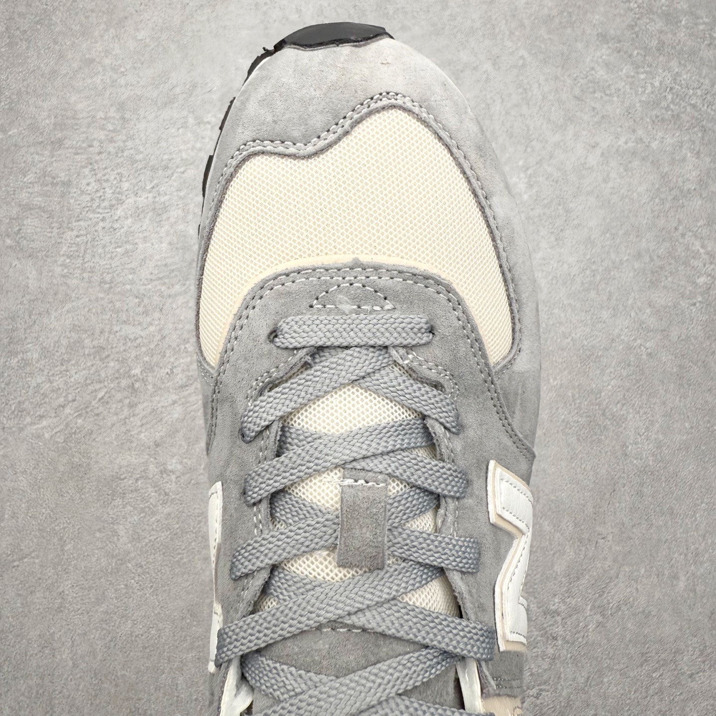 图片[4]-NB新百伦New Balance U574升级版系列低帮复古休闲运动慢跑鞋 新版NB574，妥妥美产既视感有木有。相较传统574，新版鞋跟及鞋面设计自带9系美产既视感！鞋面、内衬质感以及穿着体验更加！鞋型更流畅和饱满,鞋底增添了风格的多样化!底部升级橡胶颗粒大底,更防滑耐磨,上脚后感觉柔软且舒适。尺码：36 36.5 37.5 38 38.5 39.5 40 40.5 41.5 42 42.5 43 44 45-选品中心