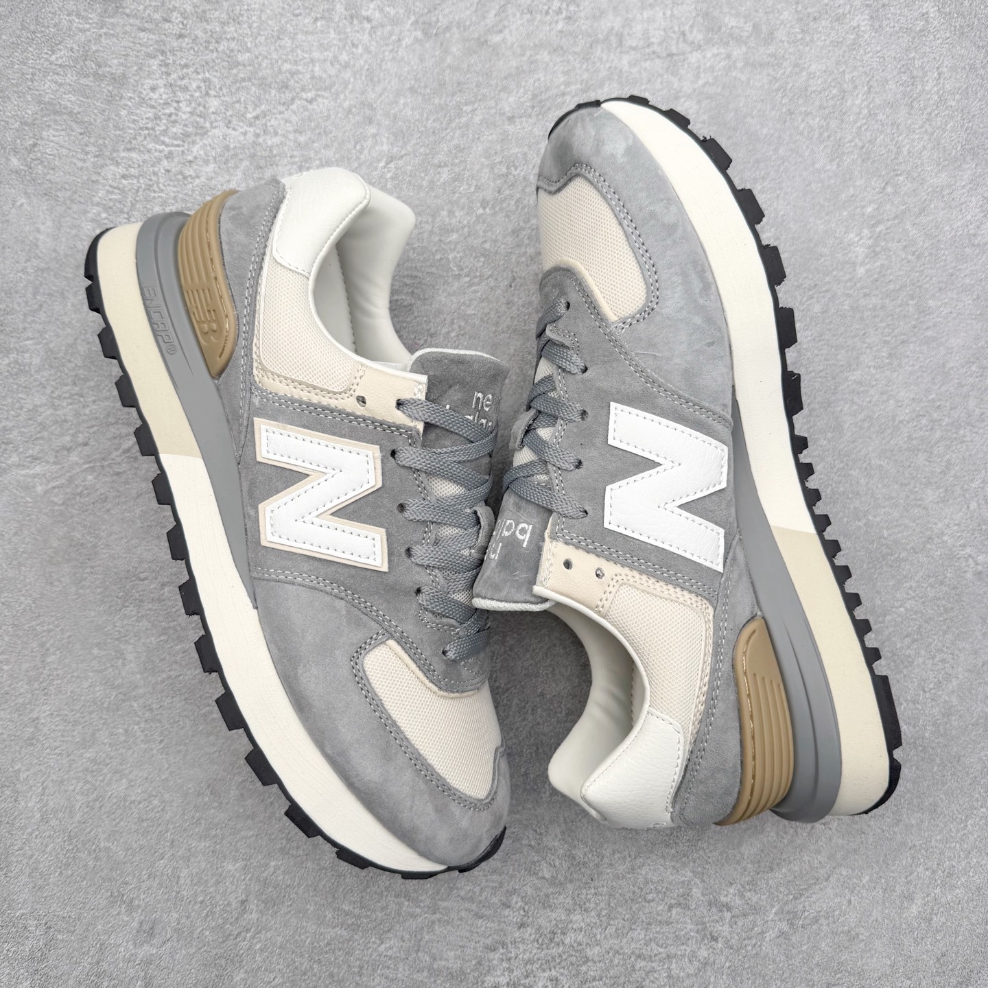 图片[3]-NB新百伦New Balance U574升级版系列低帮复古休闲运动慢跑鞋 新版NB574，妥妥美产既视感有木有。相较传统574，新版鞋跟及鞋面设计自带9系美产既视感！鞋面、内衬质感以及穿着体验更加！鞋型更流畅和饱满,鞋底增添了风格的多样化!底部升级橡胶颗粒大底,更防滑耐磨,上脚后感觉柔软且舒适。尺码：36 36.5 37.5 38 38.5 39.5 40 40.5 41.5 42 42.5 43 44 45-选品中心