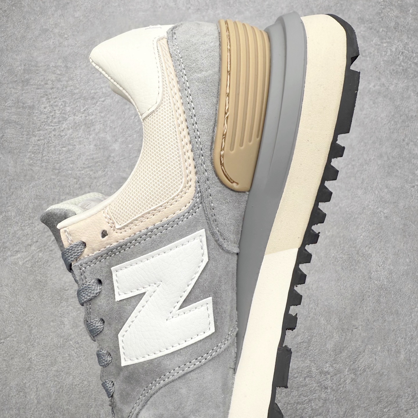 图片[7]-NB新百伦New Balance U574升级版系列低帮复古休闲运动慢跑鞋 新版NB574，妥妥美产既视感有木有。相较传统574，新版鞋跟及鞋面设计自带9系美产既视感！鞋面、内衬质感以及穿着体验更加！鞋型更流畅和饱满,鞋底增添了风格的多样化!底部升级橡胶颗粒大底,更防滑耐磨,上脚后感觉柔软且舒适。尺码：36 36.5 37.5 38 38.5 39.5 40 40.5 41.5 42 42.5 43 44 45-选品中心