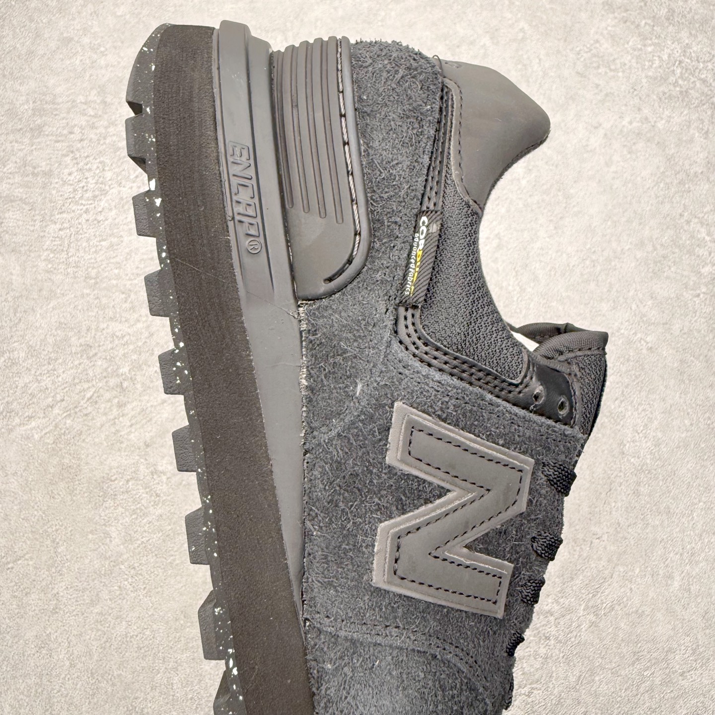 图片[6]-NB新百伦New Balance U574升级版系列低帮复古休闲运动慢跑鞋 新版NB574，妥妥美产既视感有木有。相较传统574，新版鞋跟及鞋面设计自带9系美产既视感！鞋面、内衬质感以及穿着体验更加！鞋型更流畅和饱满,鞋底增添了风格的多样化!底部升级橡胶颗粒大底,更防滑耐磨,上脚后感觉柔软且舒适。尺码：36 36.5 37.5 38 38.5 39.5 40 40.5 41.5 42 42.5 43 44 45-选品中心