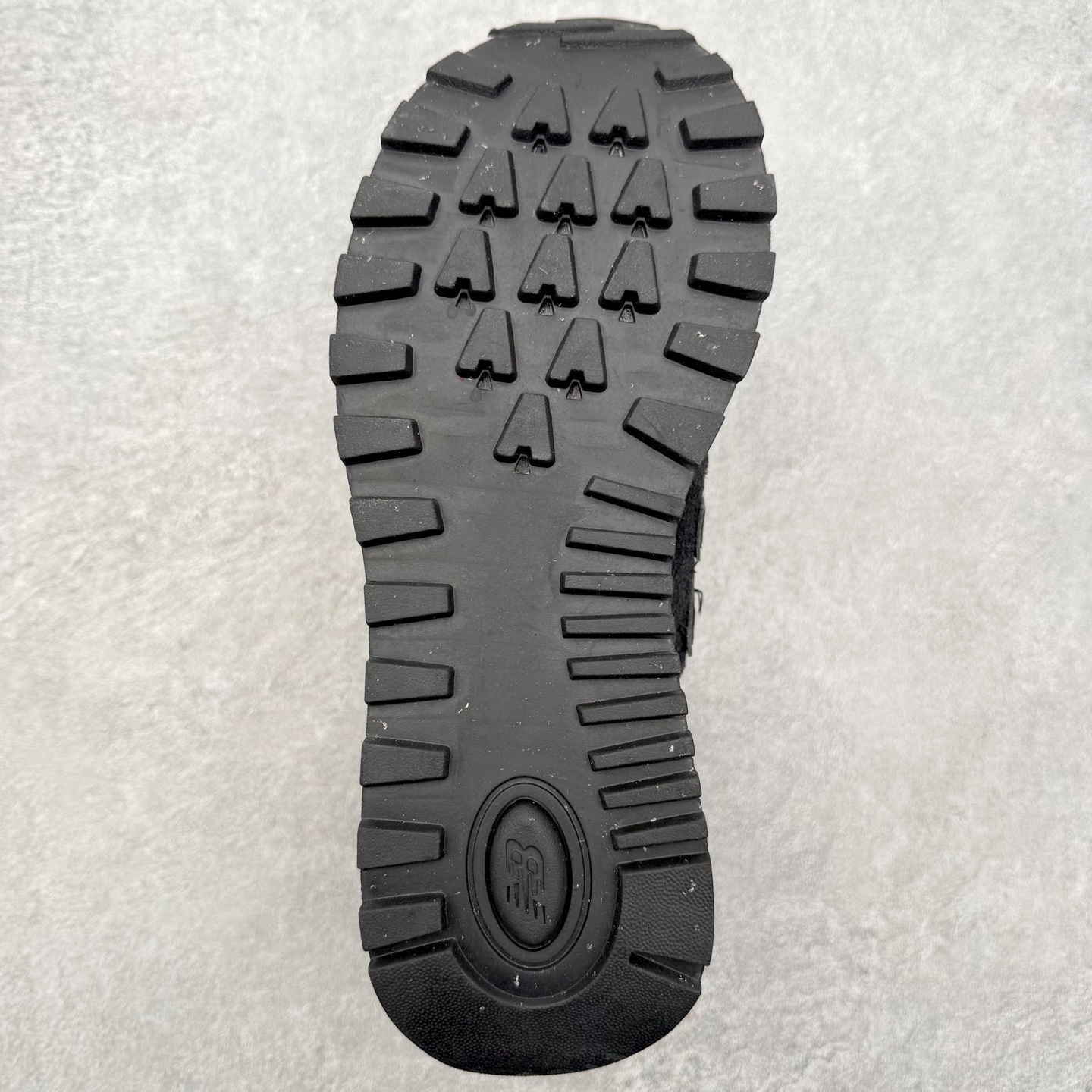 图片[9]-NB新百伦New Balance U574升级版系列低帮复古休闲运动慢跑鞋 新版NB574，妥妥美产既视感有木有。相较传统574，新版鞋跟及鞋面设计自带9系美产既视感！鞋面、内衬质感以及穿着体验更加！鞋型更流畅和饱满,鞋底增添了风格的多样化!底部升级橡胶颗粒大底,更防滑耐磨,上脚后感觉柔软且舒适。尺码：36 36.5 37.5 38 38.5 39.5 40 40.5 41.5 42 42.5 43 44 45-选品中心