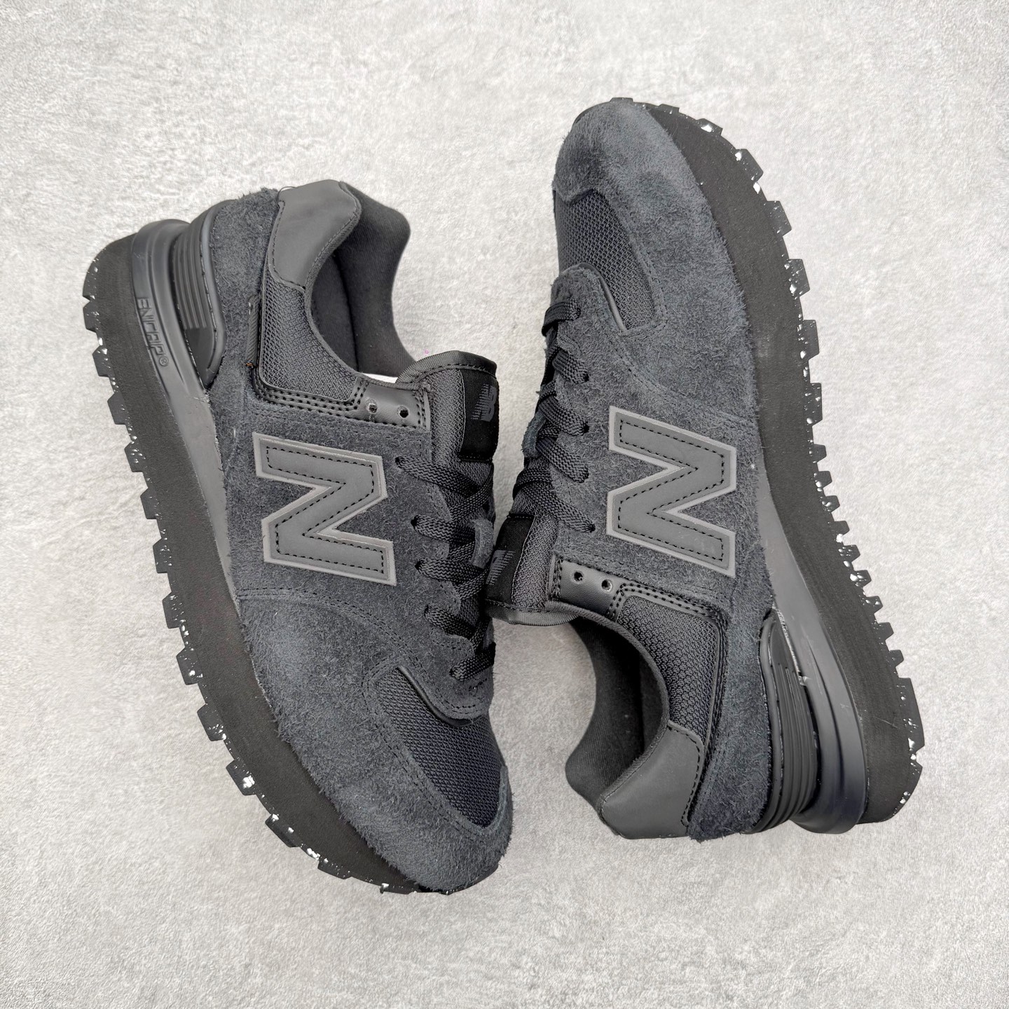 图片[3]-NB新百伦New Balance U574升级版系列低帮复古休闲运动慢跑鞋 新版NB574，妥妥美产既视感有木有。相较传统574，新版鞋跟及鞋面设计自带9系美产既视感！鞋面、内衬质感以及穿着体验更加！鞋型更流畅和饱满,鞋底增添了风格的多样化!底部升级橡胶颗粒大底,更防滑耐磨,上脚后感觉柔软且舒适。尺码：36 36.5 37.5 38 38.5 39.5 40 40.5 41.5 42 42.5 43 44 45-选品中心