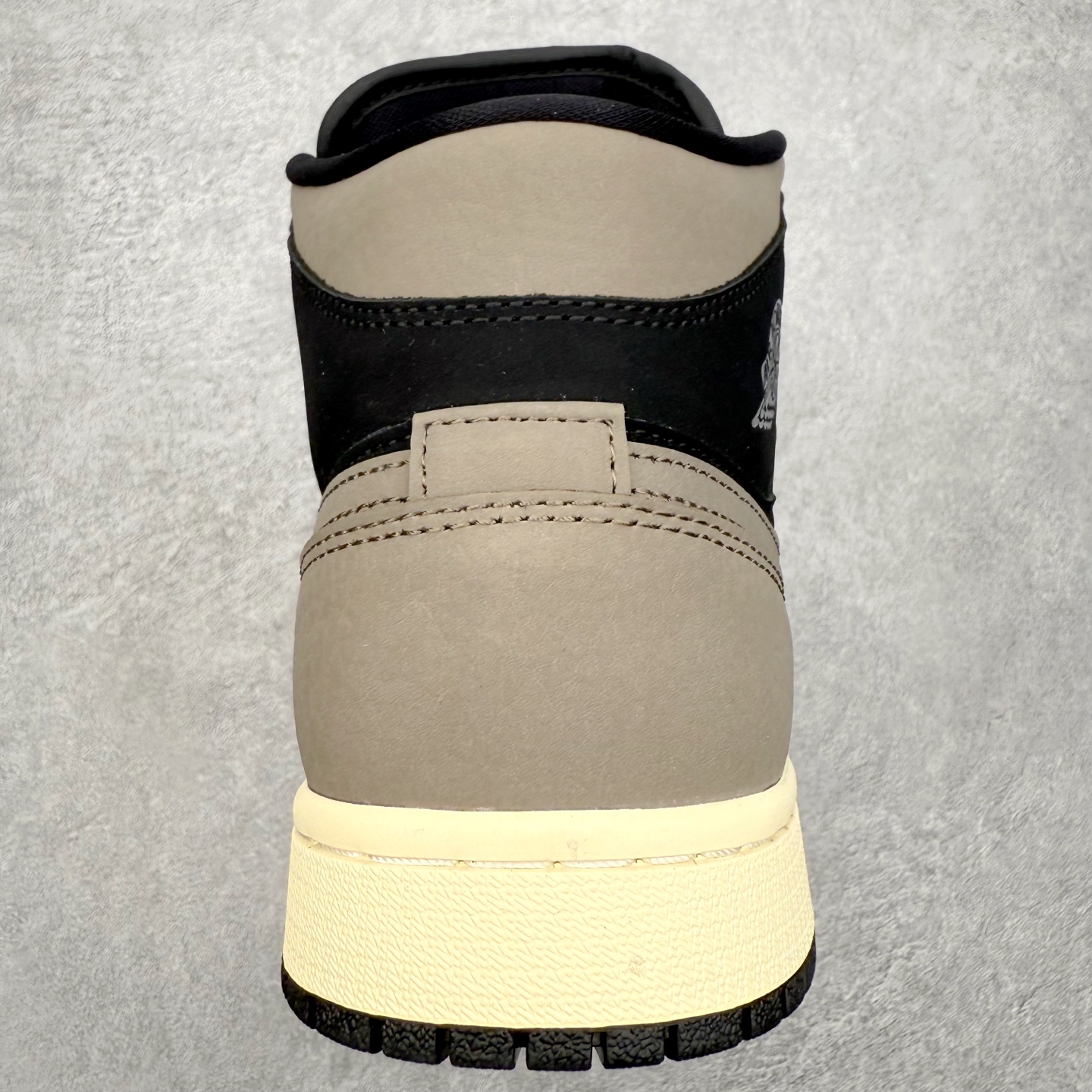 ＃DT纯原 Air Jordan AJ1 Mid 中帮 棕黑 IB7110-002 终端优势供应 市面中