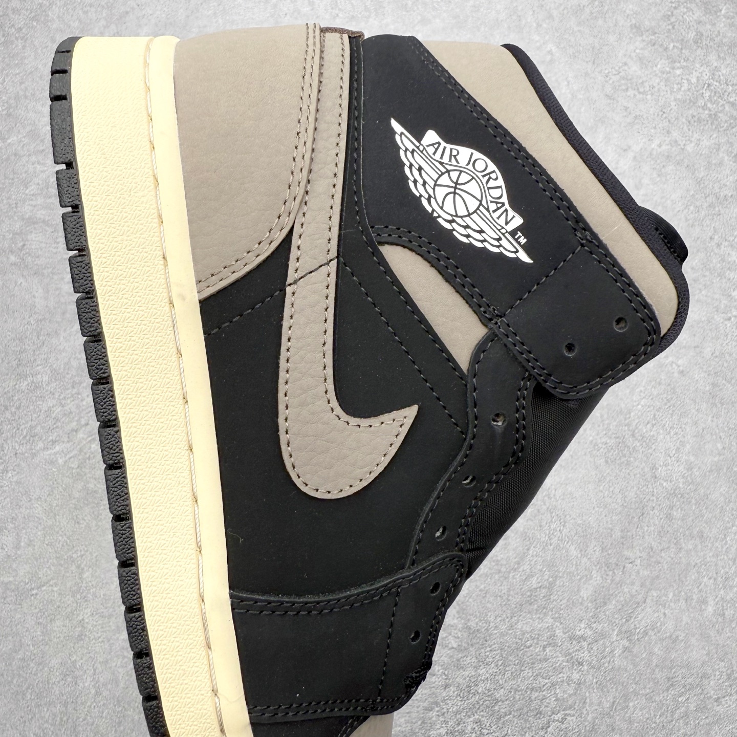 ＃DT纯原 Air Jordan AJ1 Mid 中帮 棕黑 IB7110-002 终端优势供应 市面中