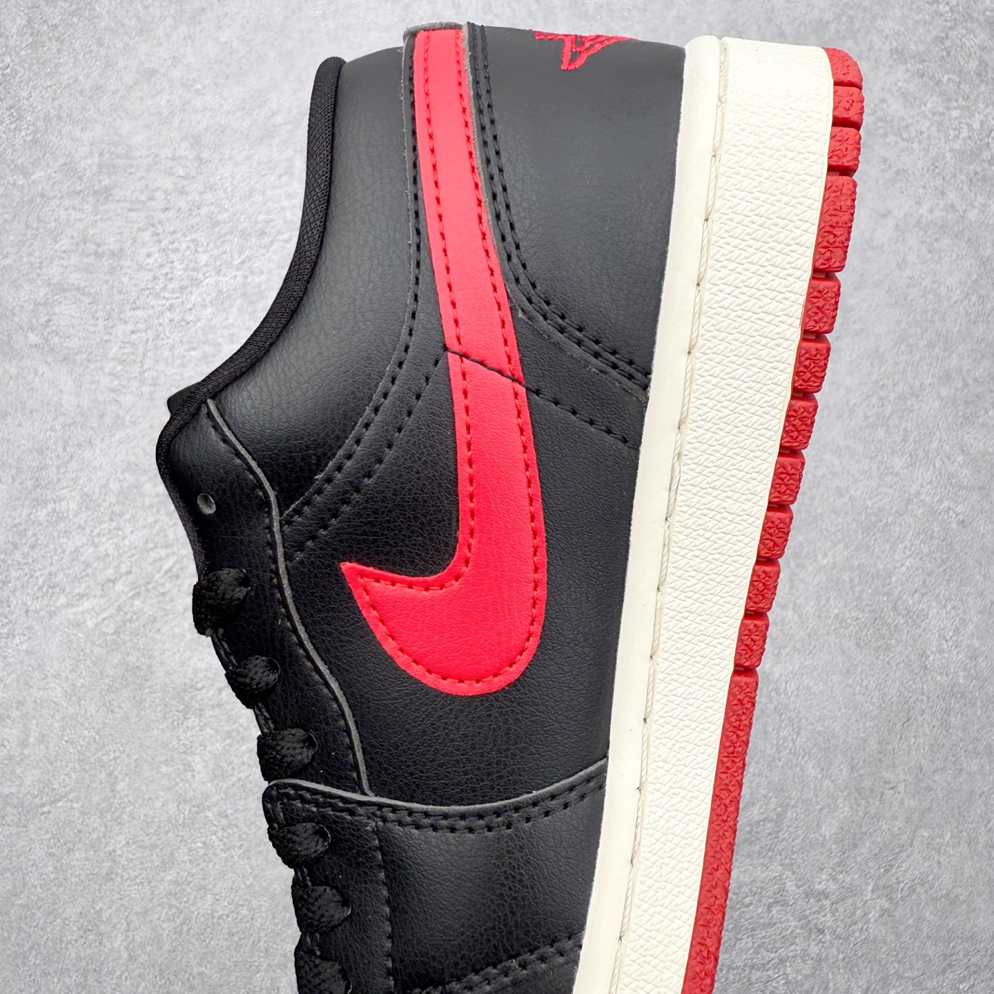 图片[7]-＃K版 Air Jordan AJ1 Low 低帮 DC0774-061 全新流水线出品 DT版本唯一平替选择 市场第二梯队最强版 全部原鞋开发 原楦原纸板开发 全鞋电脑针车 原厂内置全掌气垫 原盒内在原标 唯一Zp原版鞋带绑法 免检产品 全新2022版型 全头层皮料 完美零毛边处理 原厂配置全掌气垫 价格定位良心 几十个配色陆续出货 实拍调校N版已经零色差零失真 百分百还原实物色彩所见即所得 不存在货不对板色差等低级问题 选购参考实物拍摄 不混卖不参货 只用心做好货严格选品 承诺混一赔十 尺码：36 36.5 37.5 38 38.5 39 40 40.5 41 42 42.5 43 44 44.5 45-选品中心