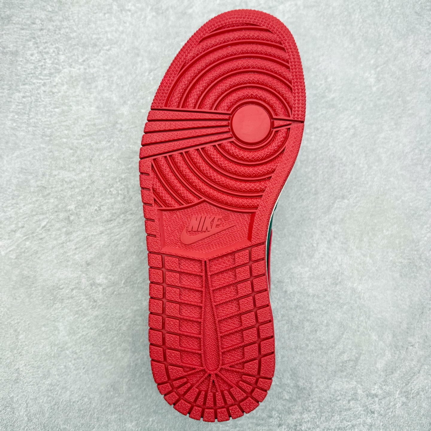 图片[9]-＃K版 Air Jordan AJ1 Low 低帮 DC0774-061 全新流水线出品 DT版本唯一平替选择 市场第二梯队最强版 全部原鞋开发 原楦原纸板开发 全鞋电脑针车 原厂内置全掌气垫 原盒内在原标 唯一Zp原版鞋带绑法 免检产品 全新2022版型 全头层皮料 完美零毛边处理 原厂配置全掌气垫 价格定位良心 几十个配色陆续出货 实拍调校N版已经零色差零失真 百分百还原实物色彩所见即所得 不存在货不对板色差等低级问题 选购参考实物拍摄 不混卖不参货 只用心做好货严格选品 承诺混一赔十 尺码：36 36.5 37.5 38 38.5 39 40 40.5 41 42 42.5 43 44 44.5 45-选品中心