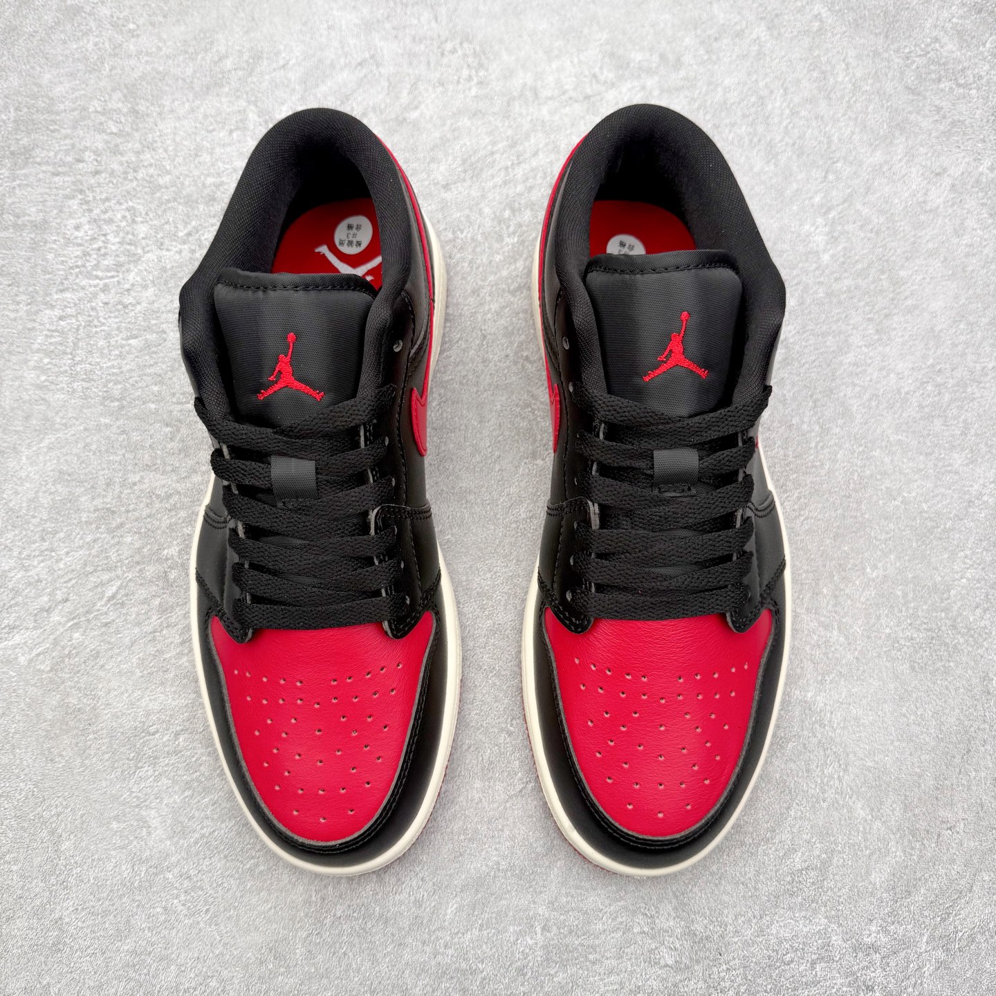 图片[2]-＃K版 Air Jordan AJ1 Low 低帮 DC0774-061 全新流水线出品 DT版本唯一平替选择 市场第二梯队最强版 全部原鞋开发 原楦原纸板开发 全鞋电脑针车 原厂内置全掌气垫 原盒内在原标 唯一Zp原版鞋带绑法 免检产品 全新2022版型 全头层皮料 完美零毛边处理 原厂配置全掌气垫 价格定位良心 几十个配色陆续出货 实拍调校N版已经零色差零失真 百分百还原实物色彩所见即所得 不存在货不对板色差等低级问题 选购参考实物拍摄 不混卖不参货 只用心做好货严格选品 承诺混一赔十 尺码：36 36.5 37.5 38 38.5 39 40 40.5 41 42 42.5 43 44 44.5 45-选品中心