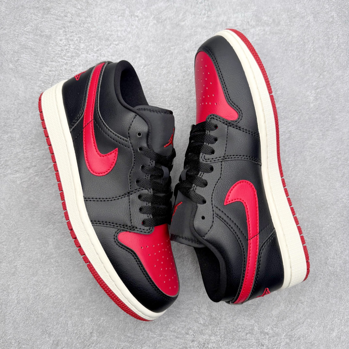 图片[3]-＃K版 Air Jordan AJ1 Low 低帮 DC0774-061 全新流水线出品 DT版本唯一平替选择 市场第二梯队最强版 全部原鞋开发 原楦原纸板开发 全鞋电脑针车 原厂内置全掌气垫 原盒内在原标 唯一Zp原版鞋带绑法 免检产品 全新2022版型 全头层皮料 完美零毛边处理 原厂配置全掌气垫 价格定位良心 几十个配色陆续出货 实拍调校N版已经零色差零失真 百分百还原实物色彩所见即所得 不存在货不对板色差等低级问题 选购参考实物拍摄 不混卖不参货 只用心做好货严格选品 承诺混一赔十 尺码：36 36.5 37.5 38 38.5 39 40 40.5 41 42 42.5 43 44 44.5 45-选品中心