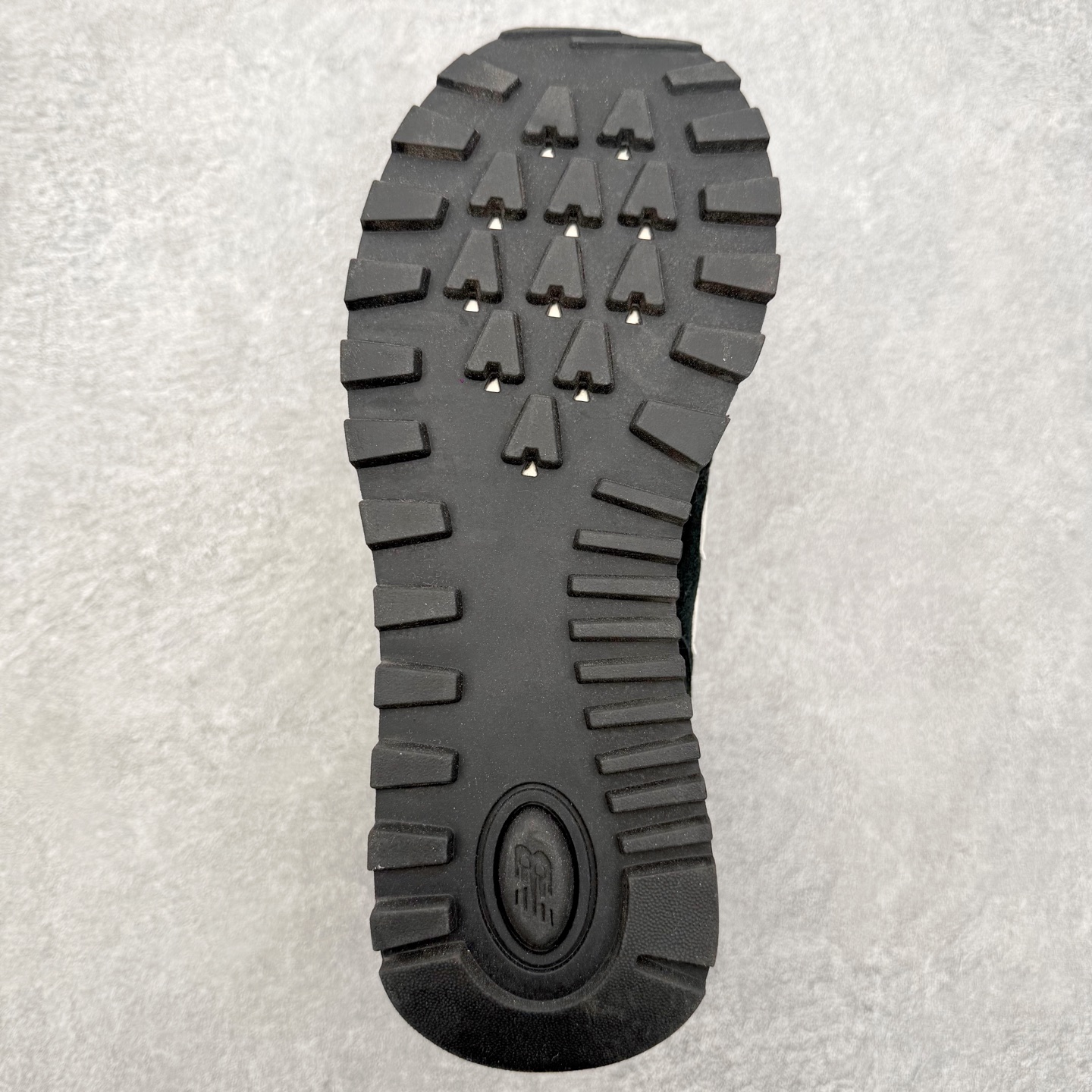 图片[9]-NB新百伦New Balance U574升级版系列低帮复古休闲运动慢跑鞋 新版NB574，妥妥美产既视感有木有。相较传统574，新版鞋跟及鞋面设计自带9系美产既视感！鞋面、内衬质感以及穿着体验更加！鞋型更流畅和饱满,鞋底增添了风格的多样化!底部升级橡胶颗粒大底,更防滑耐磨,上脚后感觉柔软且舒适。尺码：36 36.5 37.5 38 38.5 39.5 40 40.5 41.5 42 42.5 43 44 45-选品中心
